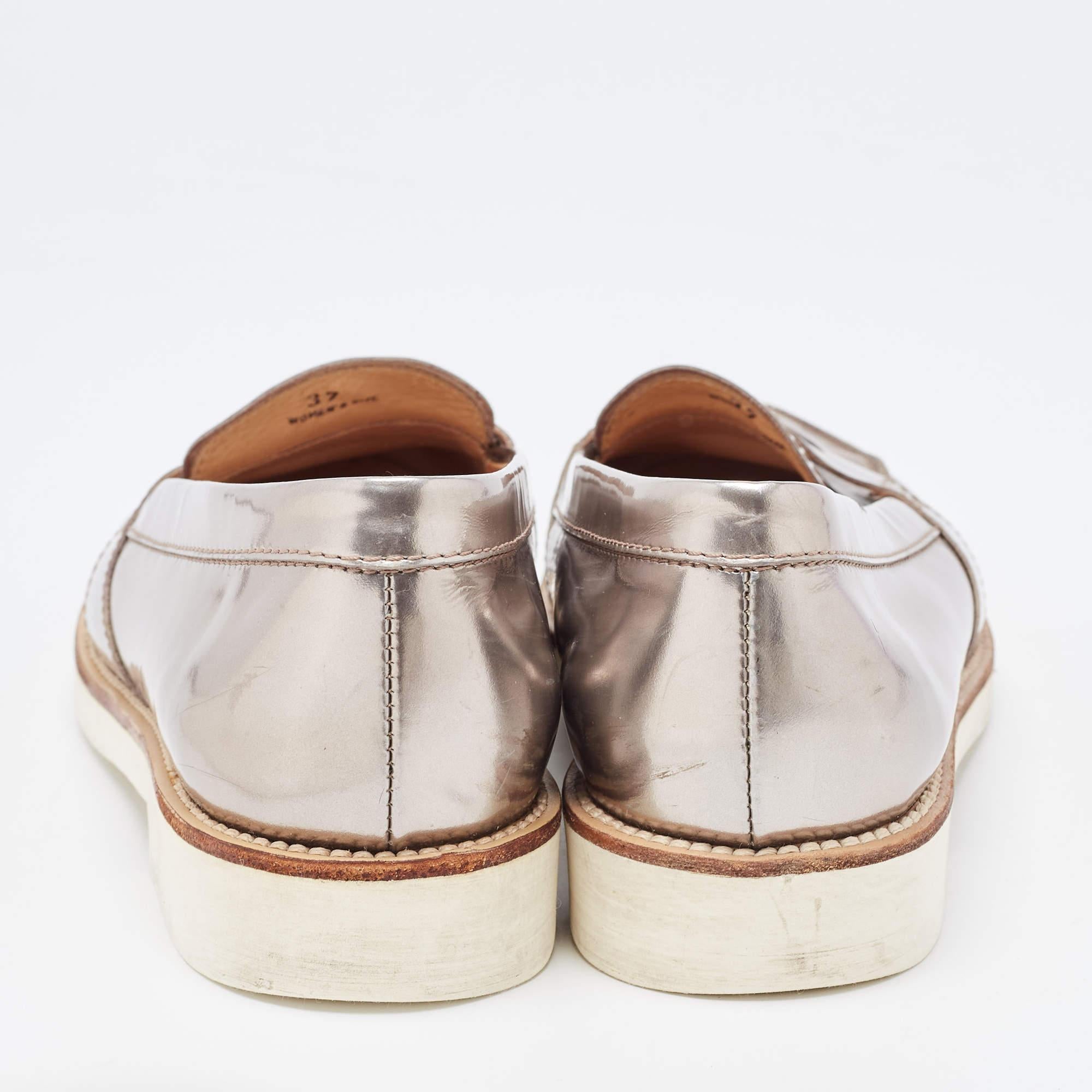 Donna Tod's Metallic Silver Leather Penny Loafers Taglia 37 in vendita