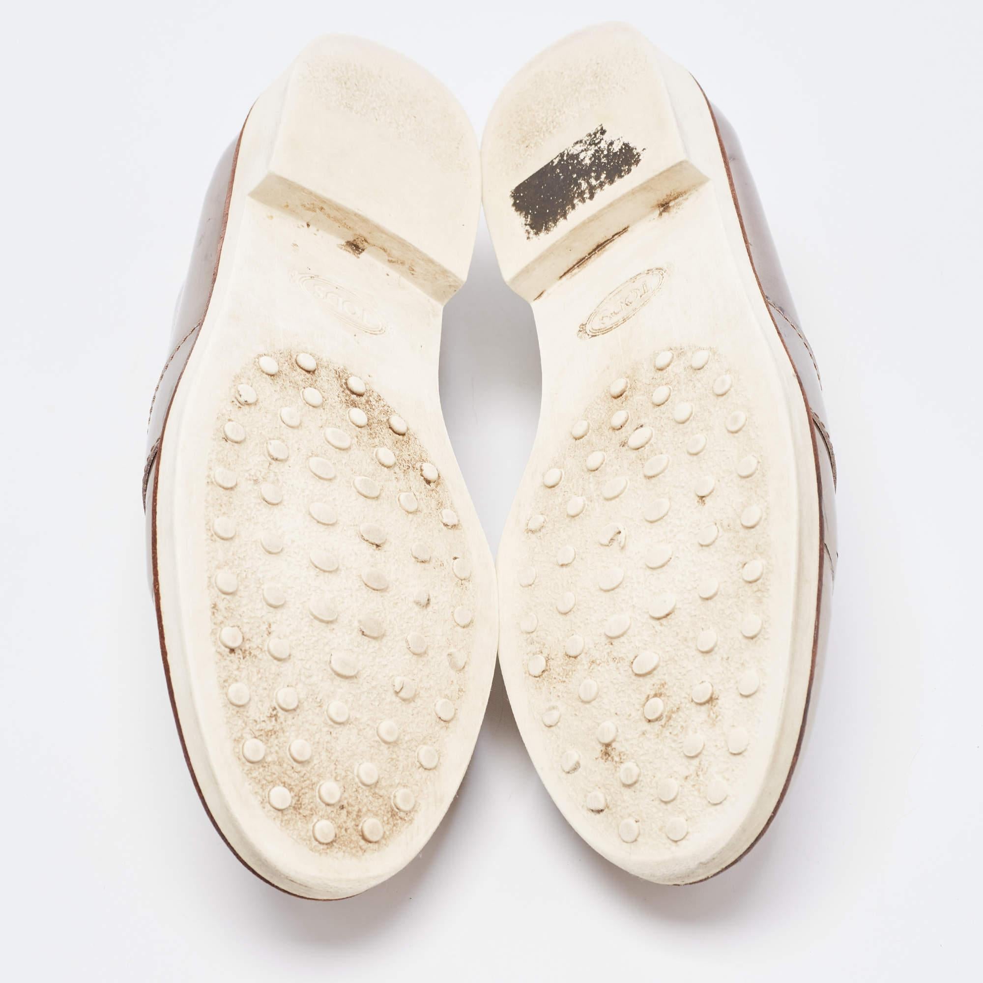 Tod's Metallic Silver Leather Penny Loafers Taglia 37 in vendita 1
