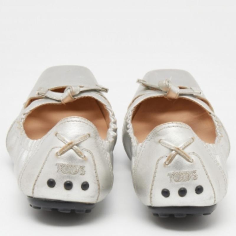 Tod's Metallic Silber Leder Scrunch Ballettschuhe Größe 37,5 im Angebot 1
