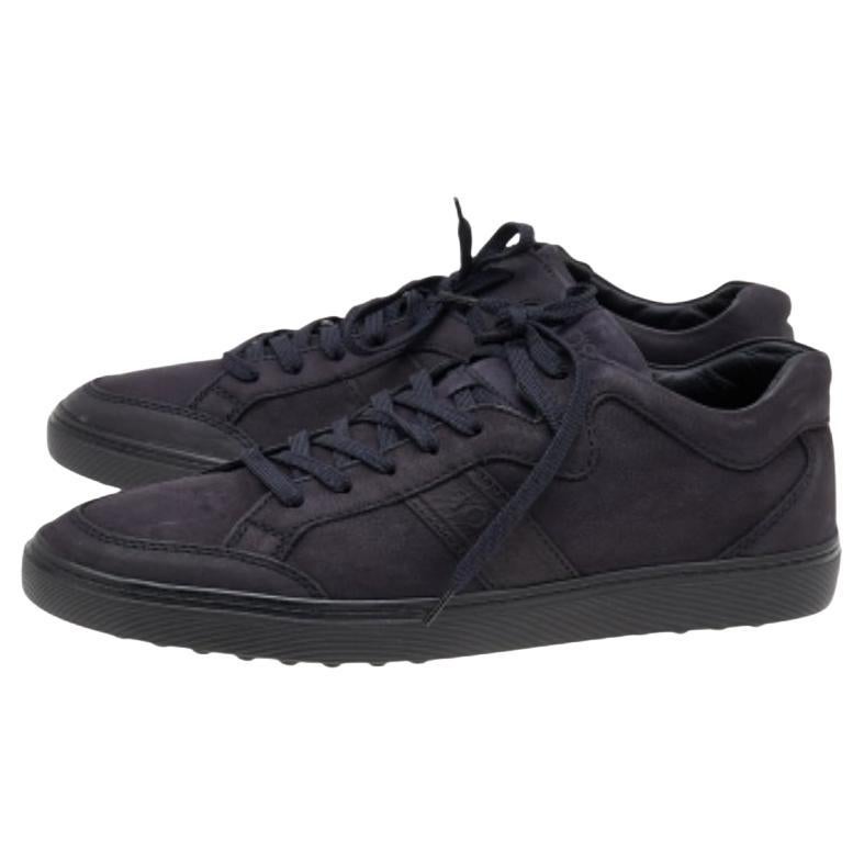 Coming in a classic low-top silhouette, these Tod's sneakers are a seamless combination of luxury, comfort, and style. They are made from leather in a midnight blue shade. These sneakers are designed with logo details, laced-up vamps, and