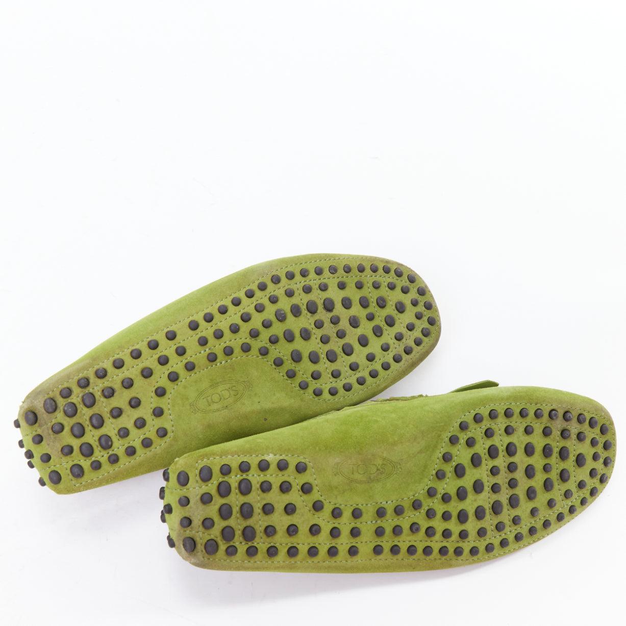 Tod's moss green suede leather fringe tongue dot sole driving loafer UK7 EU41 in vendita 5