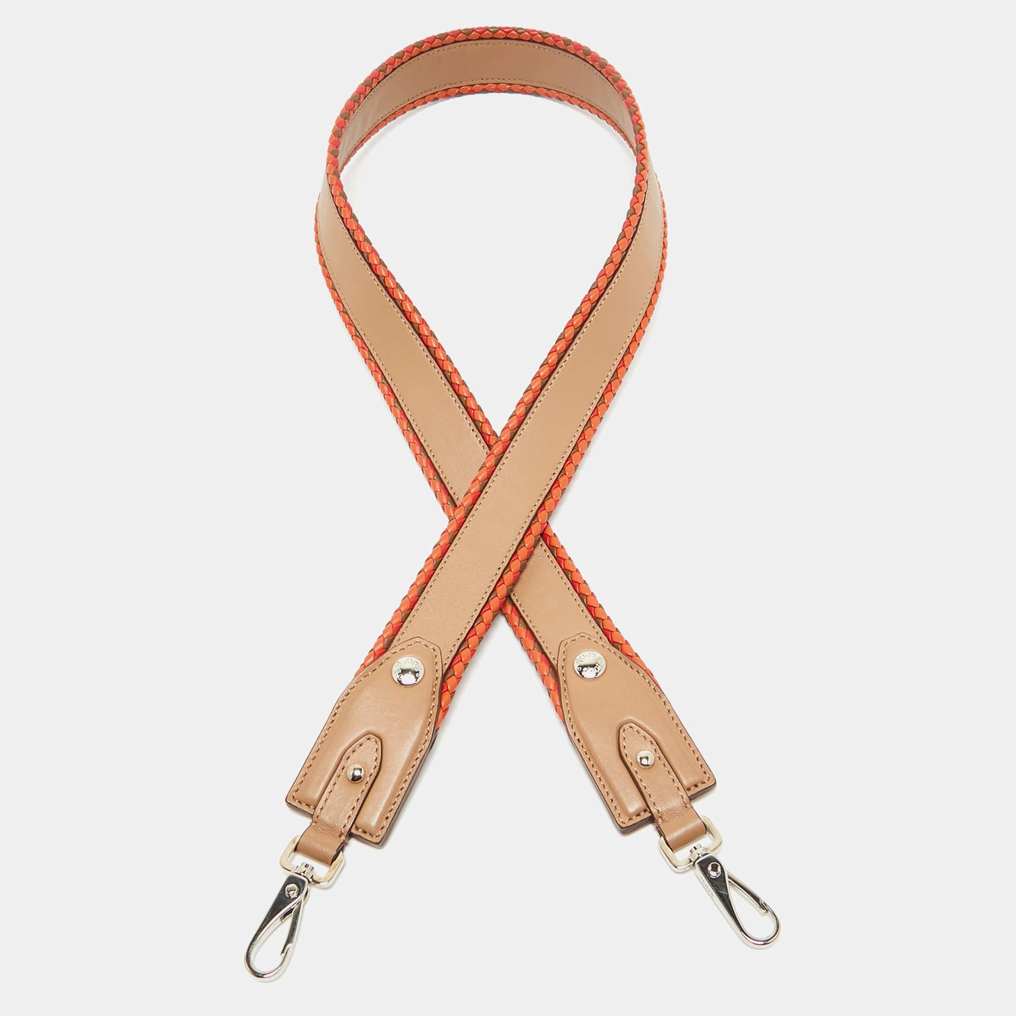 This Tods shoulder bag strap features a striking multicolor appeal perfect for adding a bold touch to any ensemble. Crafted with precision and style its both functional and fashionable ensuring your bag stands out while providing comfort and
