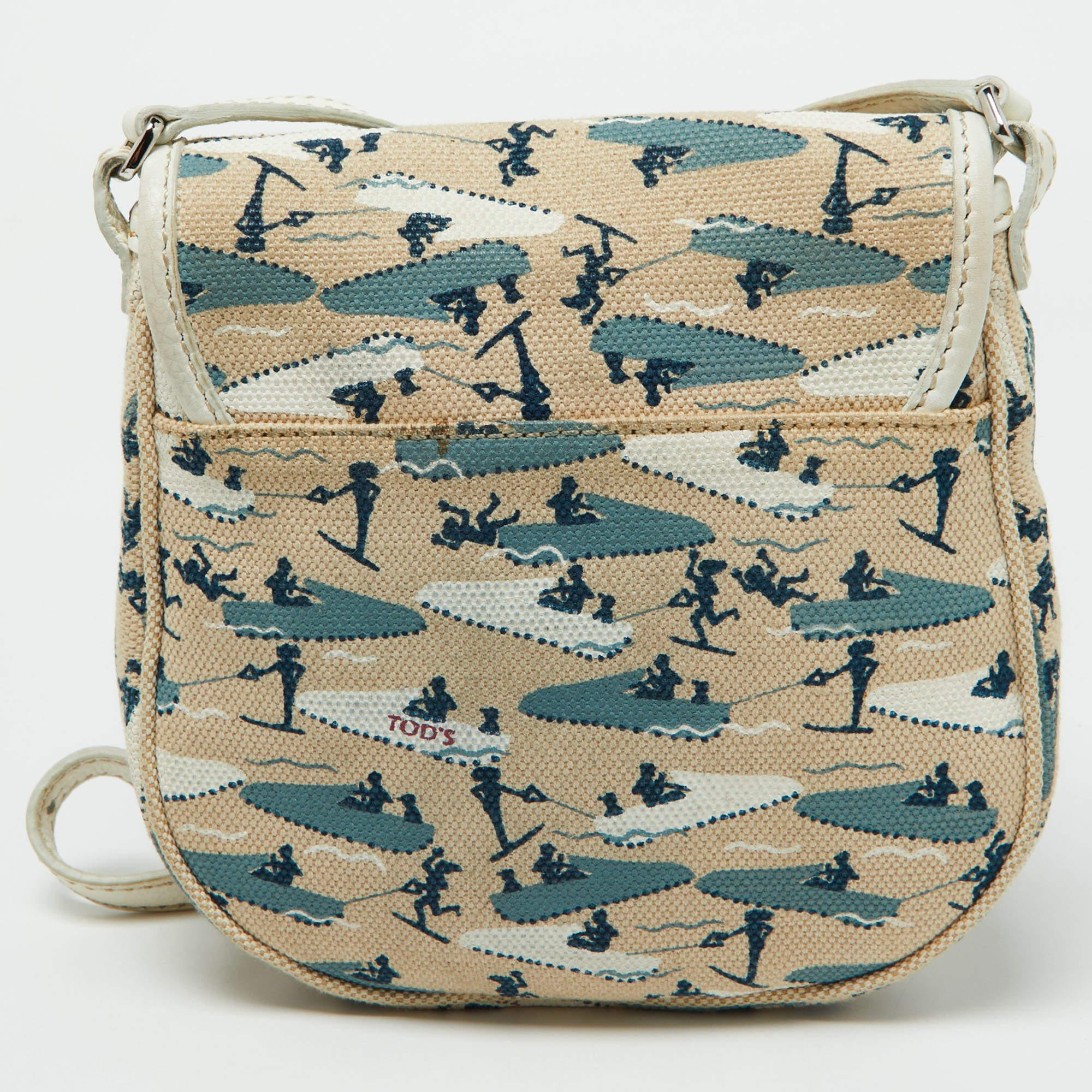 Tod's Mehrfarbige Crossbody-Tasche aus bedrucktem Segeltuch und Leder im Zustand „Gut“ in Dubai, Al Qouz 2