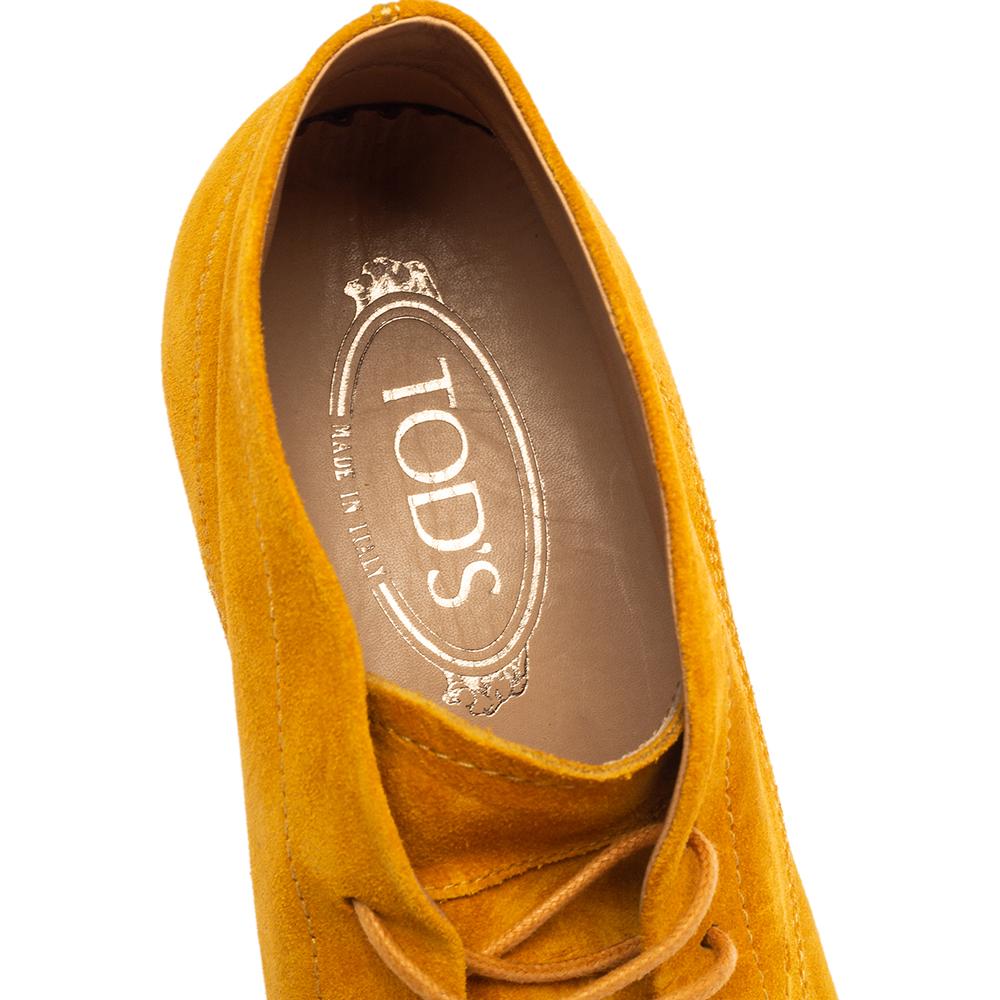 Tod's Mustard Yellow Suede Lace-Up Desert Boots Size 39.5 In New Condition In Dubai, Al Qouz 2