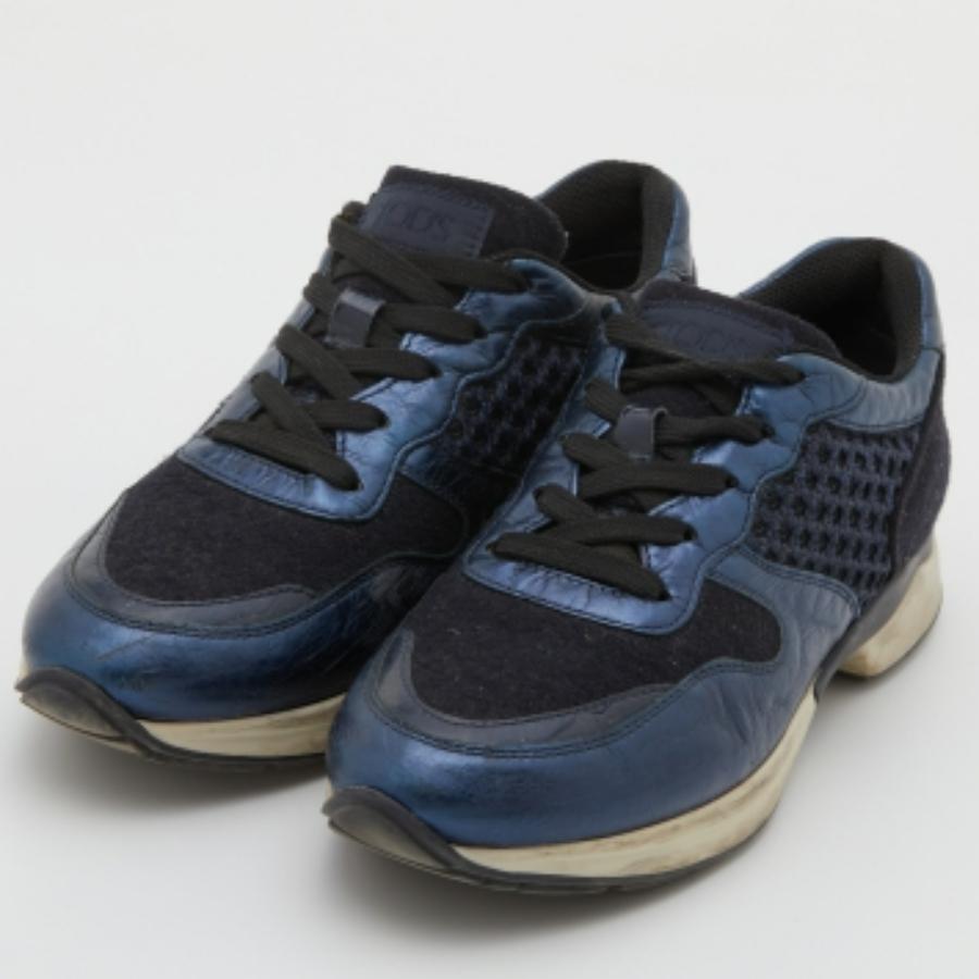 Tod's Marineblaue/Schwarze Turnschuhe aus Leder und Mesh mit niedrigem Oberteil Größe 37,5 im Zustand „Relativ gut“ im Angebot in Dubai, Al Qouz 2