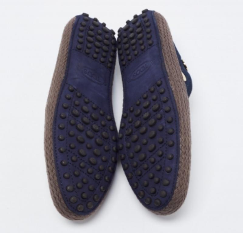 Tod's Espadrilles cloutées bleu marine taille 36,5 Bon état - En vente à Dubai, Al Qouz 2