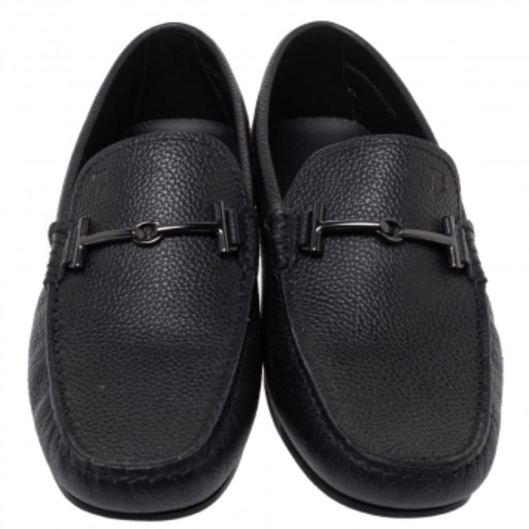 Tod's Navy Blue Leather Double T Slip On Loafers Size 40 In Good Condition For Sale In Dubai, Al Qouz 2