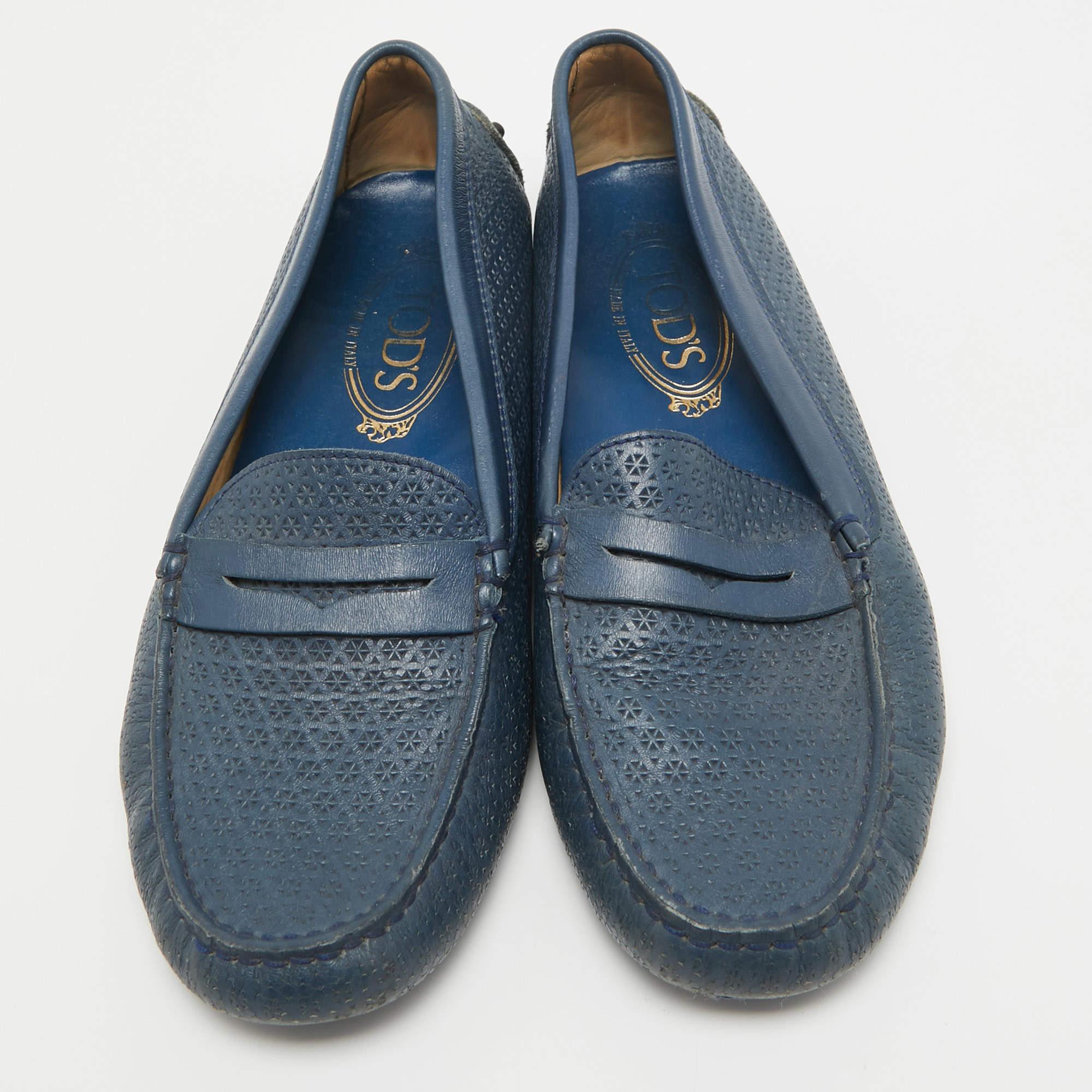 Grigio Mocassini Tod's in pelle blu navy con taglio laser taglia 38 in vendita