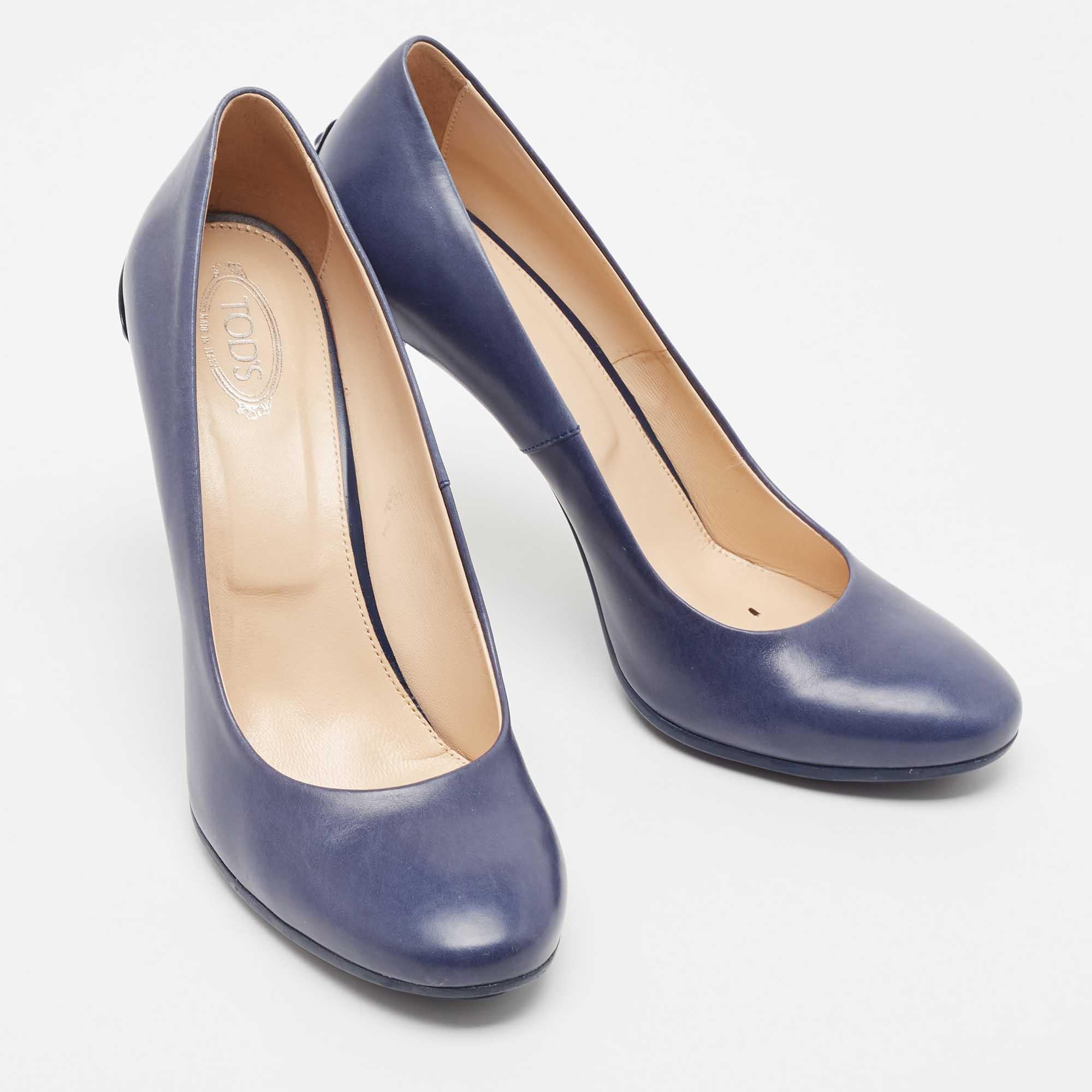 Tod's Navy Blue Leather Pumps Size 38.5 In Good Condition For Sale In Dubai, Al Qouz 2