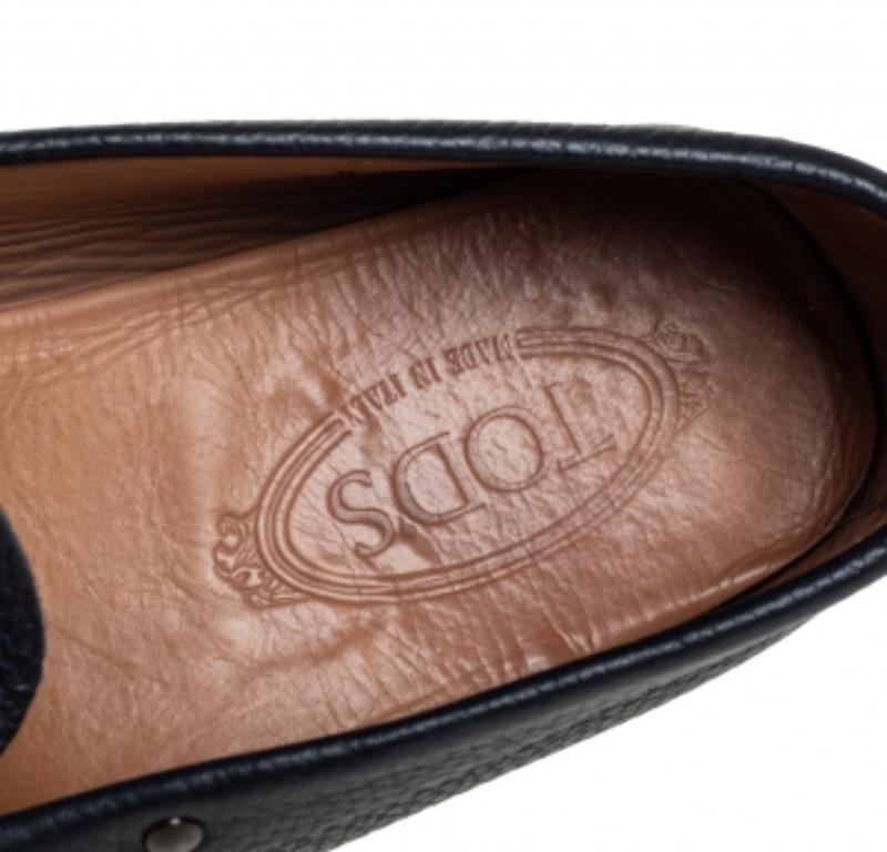 Tod's Navy Blue Leather Slip On Loafer Size 42 In Fair Condition For Sale In Dubai, Al Qouz 2