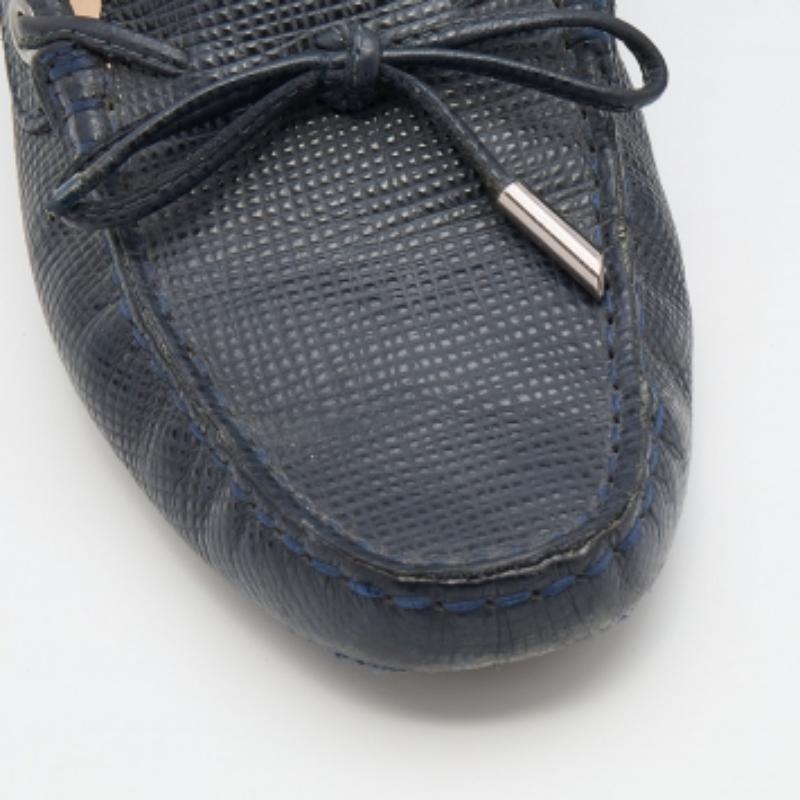 Tod's Navy Blue Lizard Embossed Leather Bow Slip On Loafers Size 36 In Good Condition In Dubai, Al Qouz 2