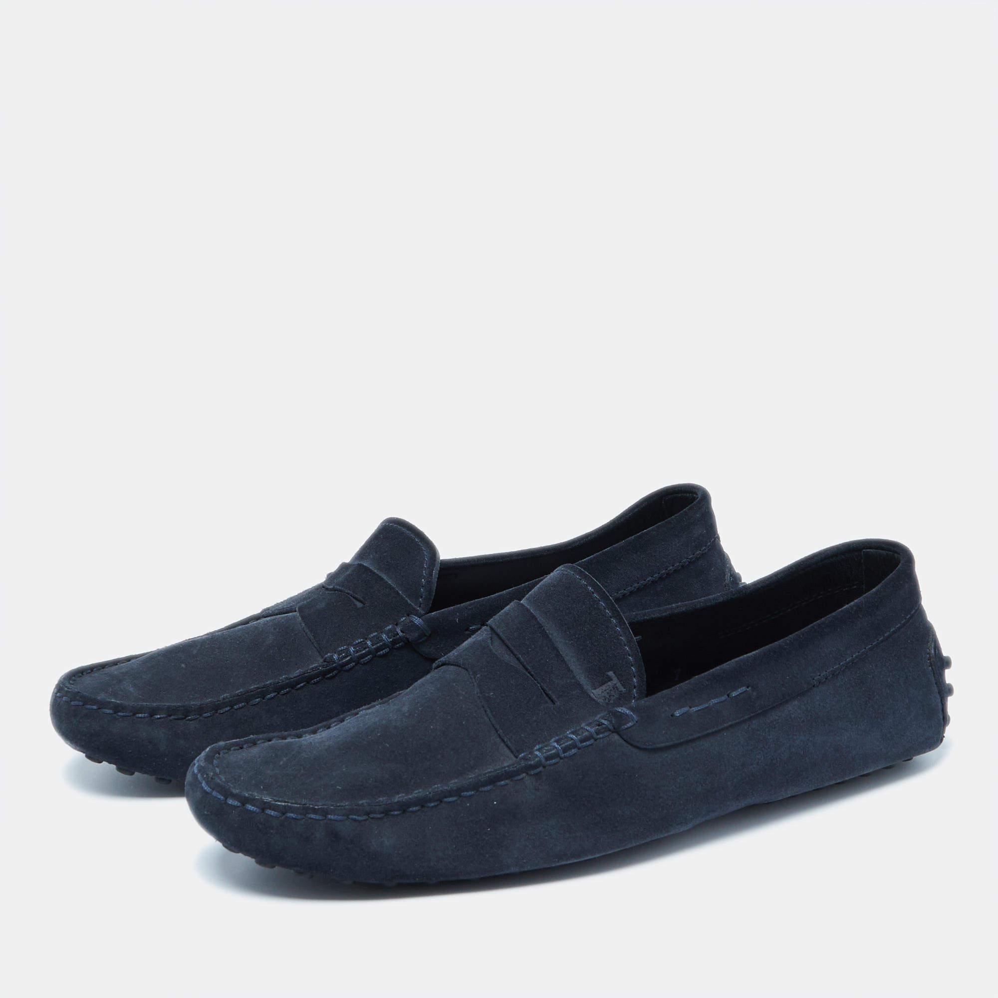 Let comfort and classic style be yours with these navy blue loafers from Tods. Crafted with skill the high quality shoes have the perfect construction to take you through the day with ease.