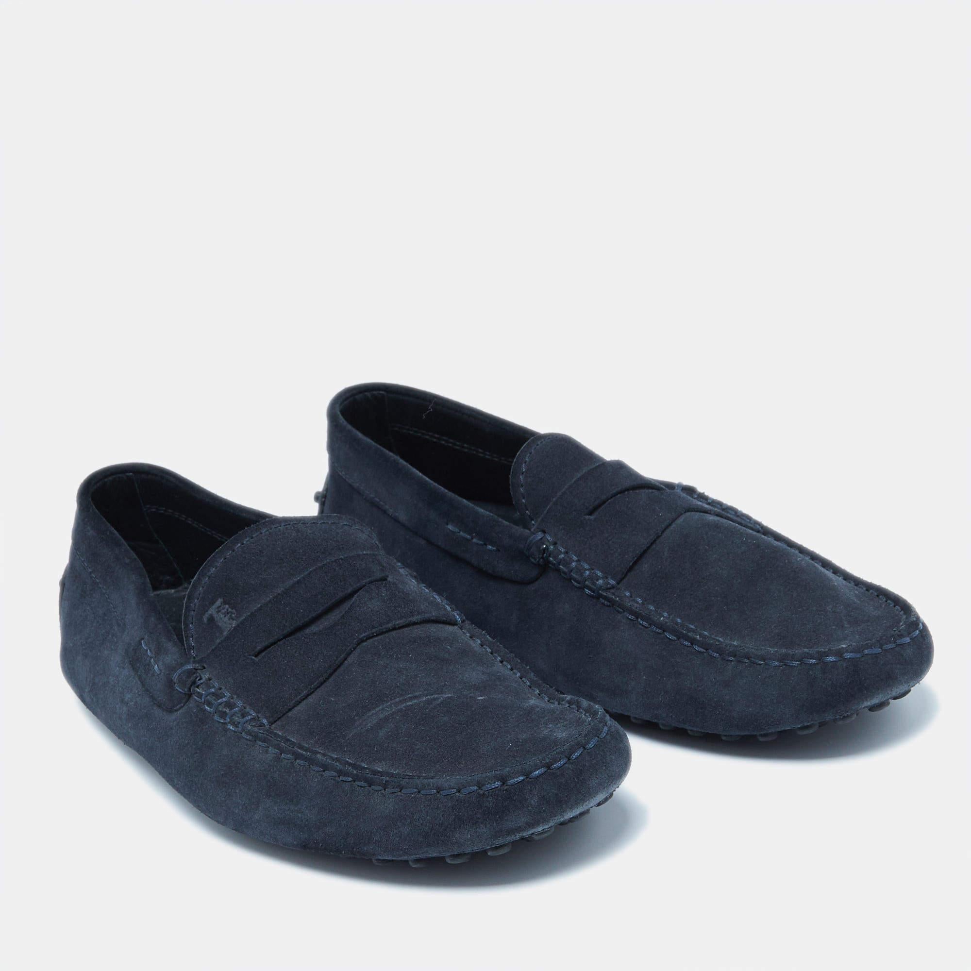 Tod's Navy Blue Nubuck Leather Gommini Loafers Size 41 In Good Condition In Dubai, Al Qouz 2