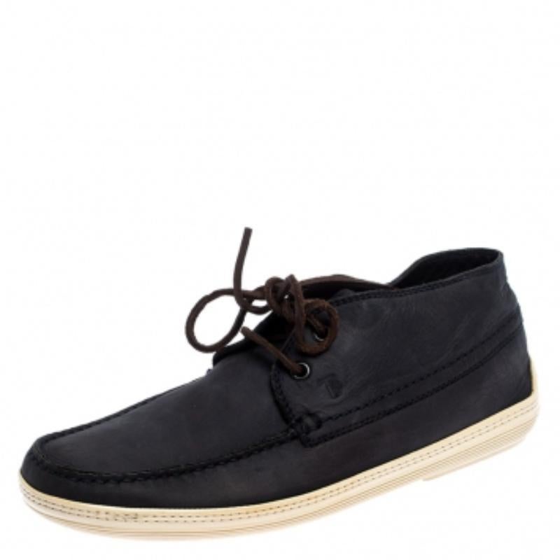 Tod's Sneakers alte in pelle nabuk blu navy taglia 41,5 In condizioni buone in vendita a Dubai, Al Qouz 2