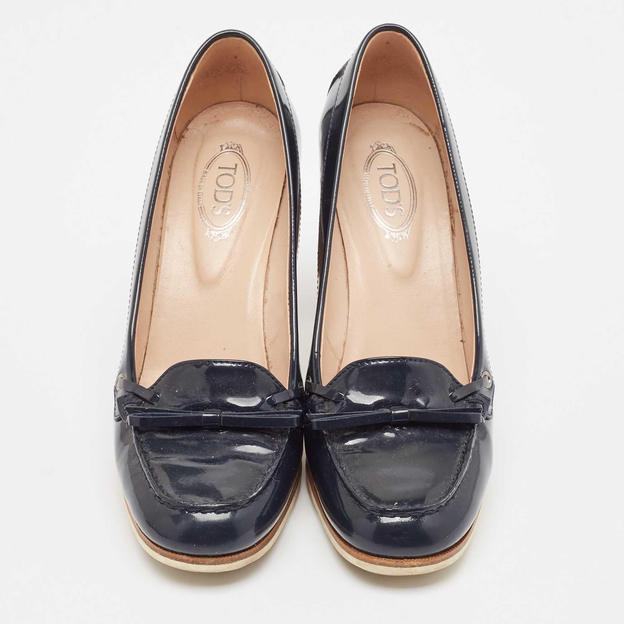 Tod's Marineblaue Lackleder-Pumps mit Blockabsatz und Absatz Größe 39,5 (Schwarz) im Angebot