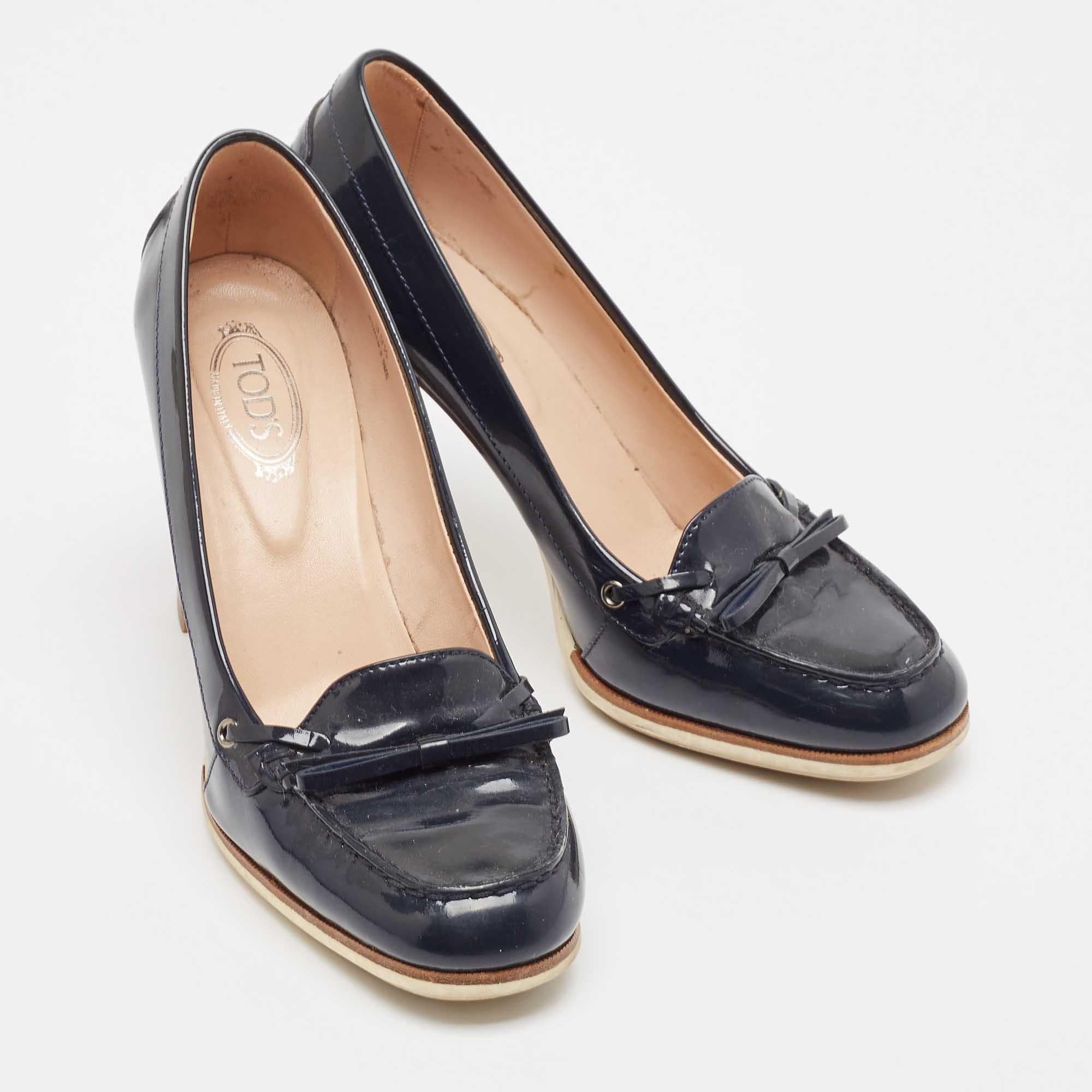 Tod's Marineblaue Lackleder-Pumps mit Blockabsatz und Absatz Größe 39,5 im Zustand „Gut“ im Angebot in Dubai, Al Qouz 2