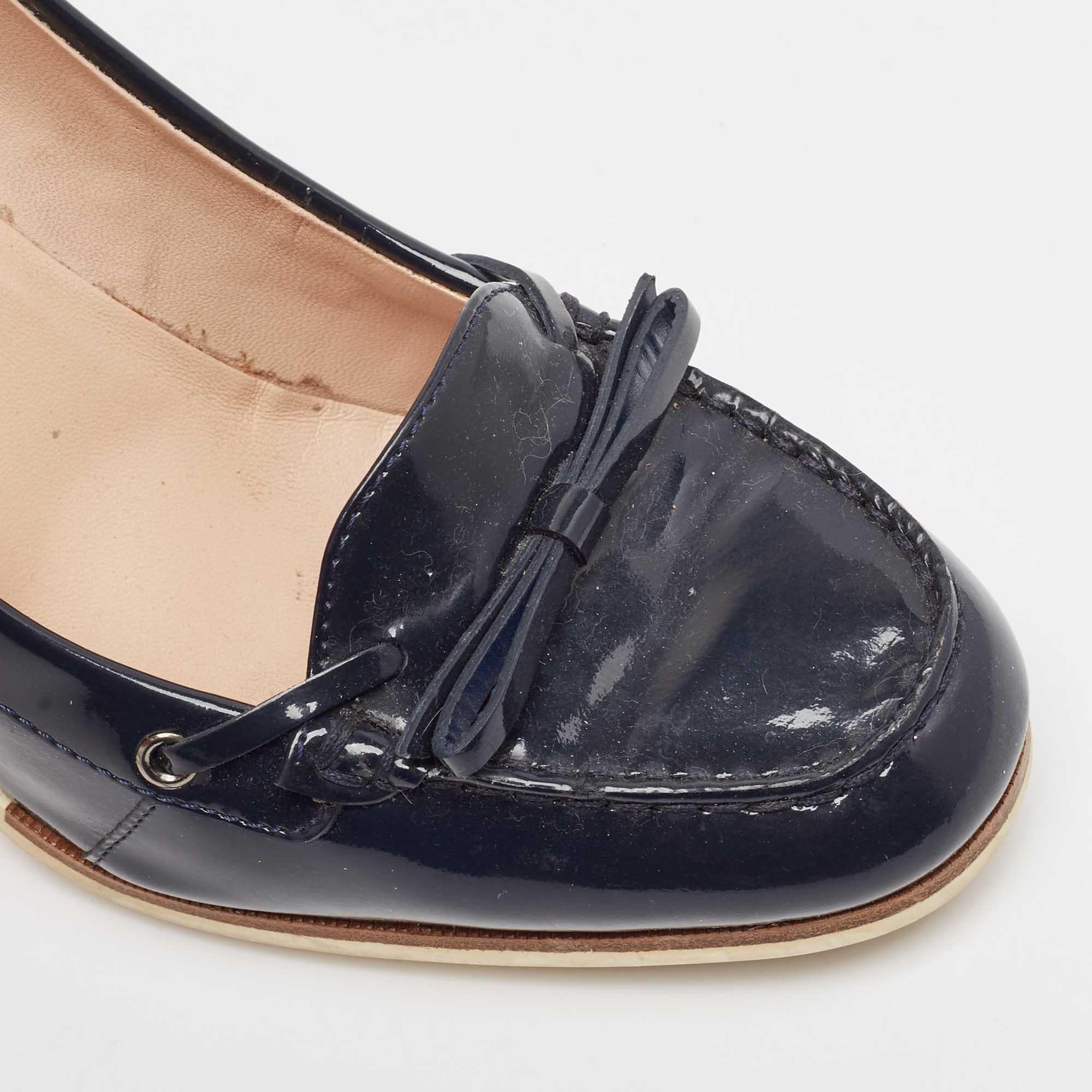 Tod's Marineblaue Lackleder-Pumps mit Blockabsatz und Absatz Größe 39,5 im Angebot 2