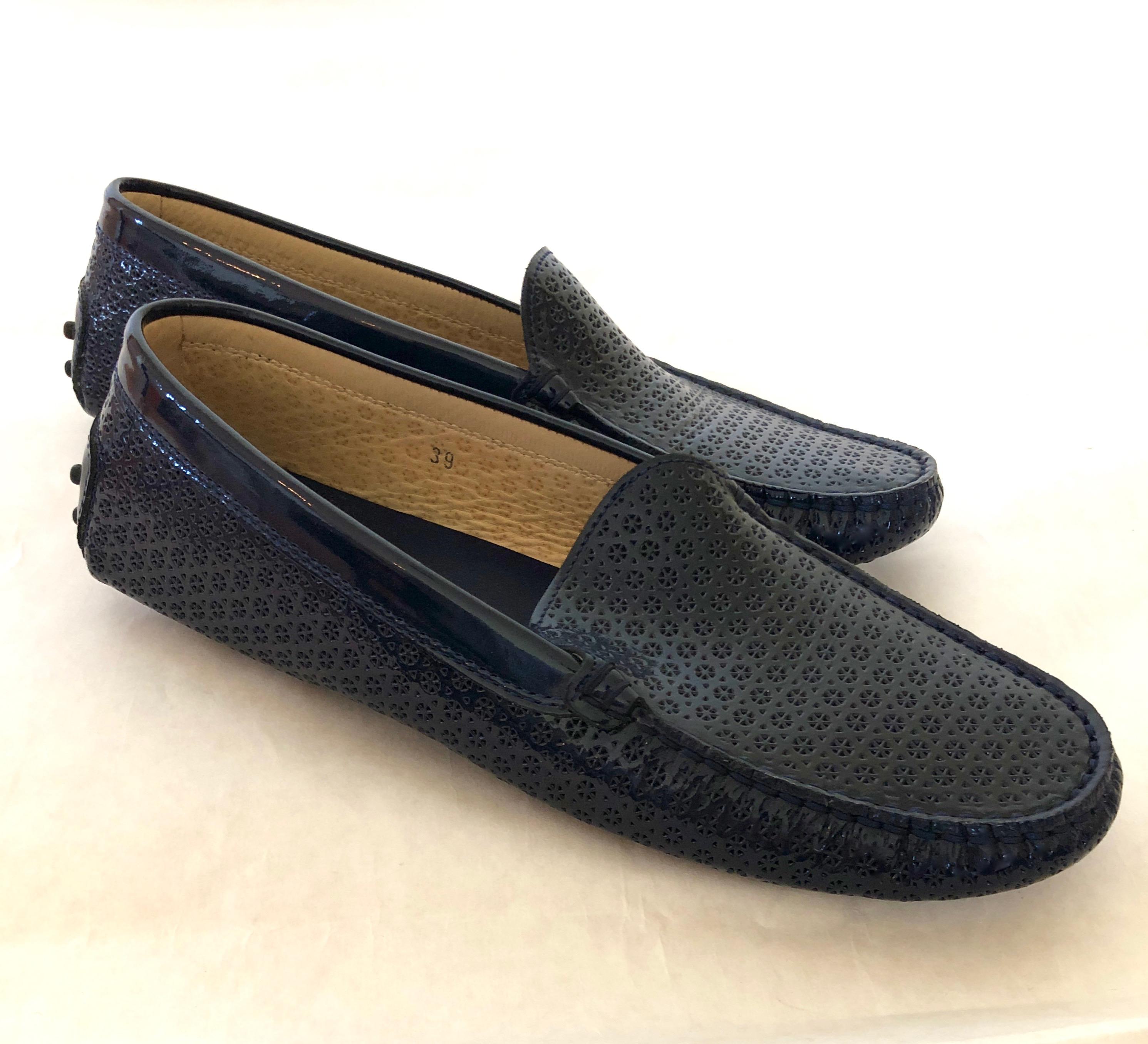 Tod's Navy Blue Patent Perforated Flower Pattern Driver / Moccasin Shoes  For Sale 4
