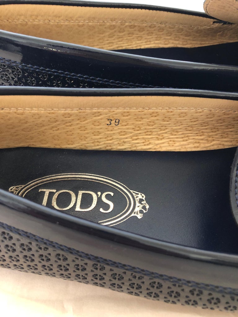 Tod's Navy Blue Patent Perforated Flower Pattern Driver / Moccasin ...