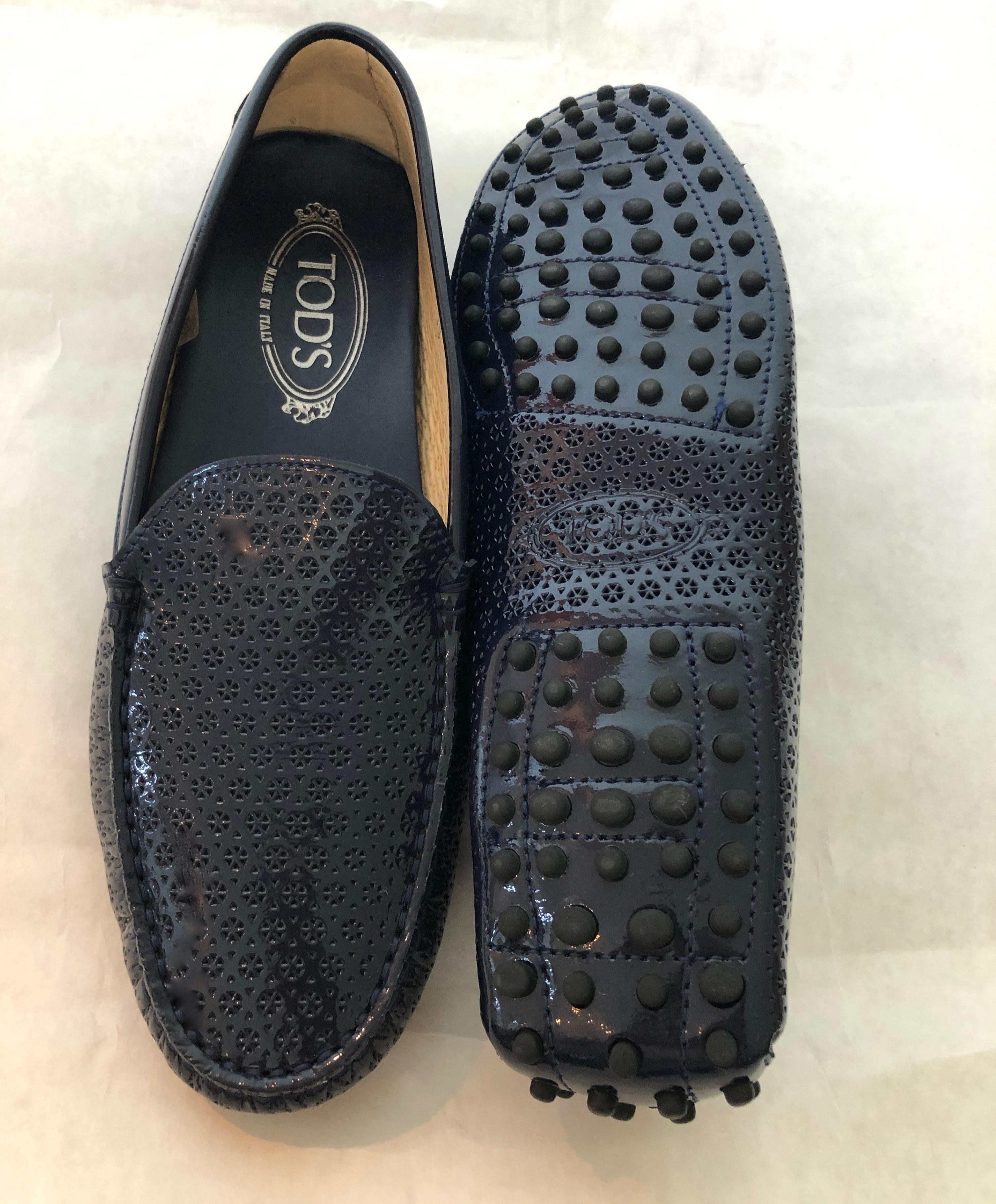 Tod's Navy Blue Patent Perforated Flower Pattern Driver / Moccasin Shoes  For Sale 9