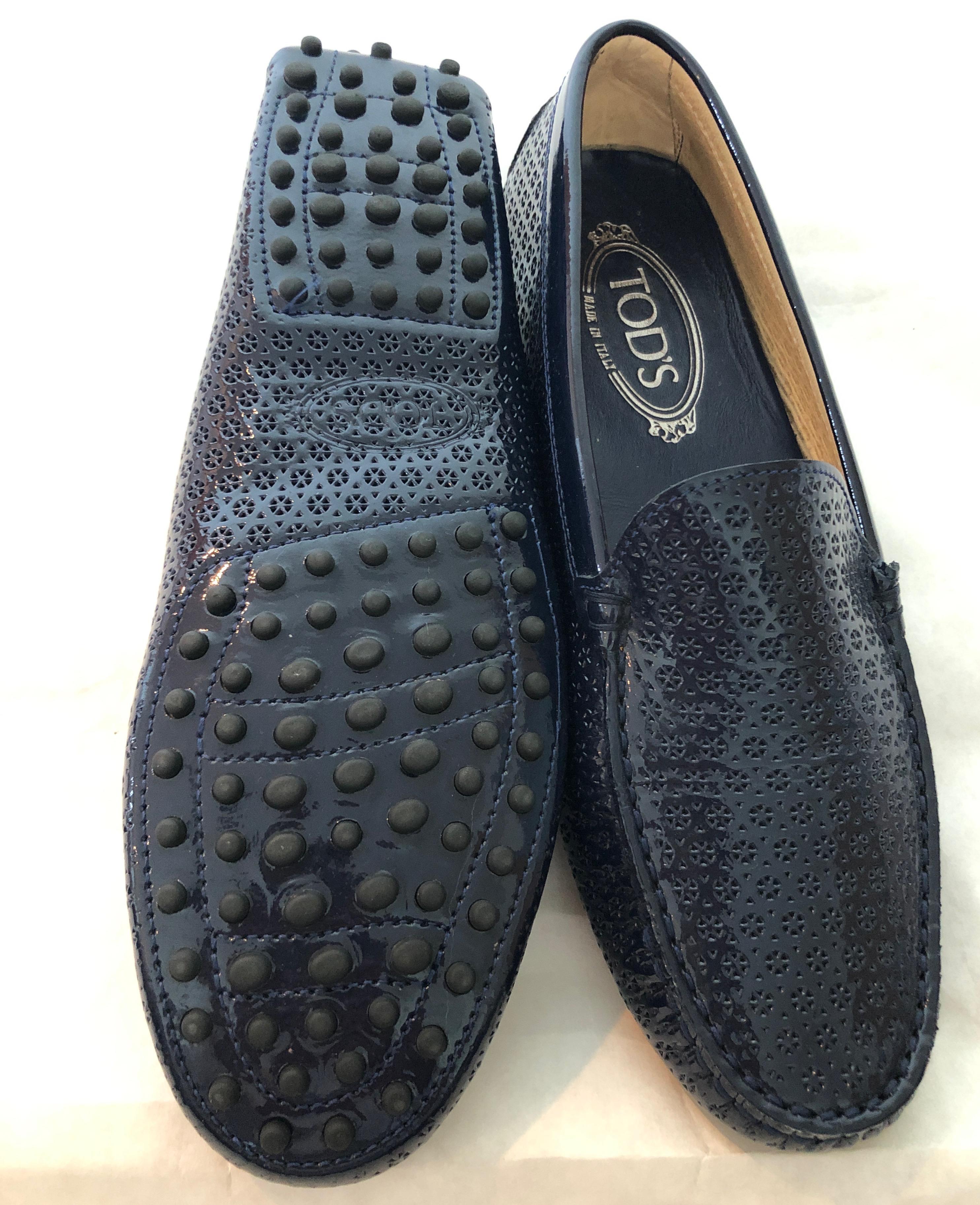 Tod's Navy Blue Patent Perforated Flower Pattern Driver / Moccasin Shoes  For Sale 10