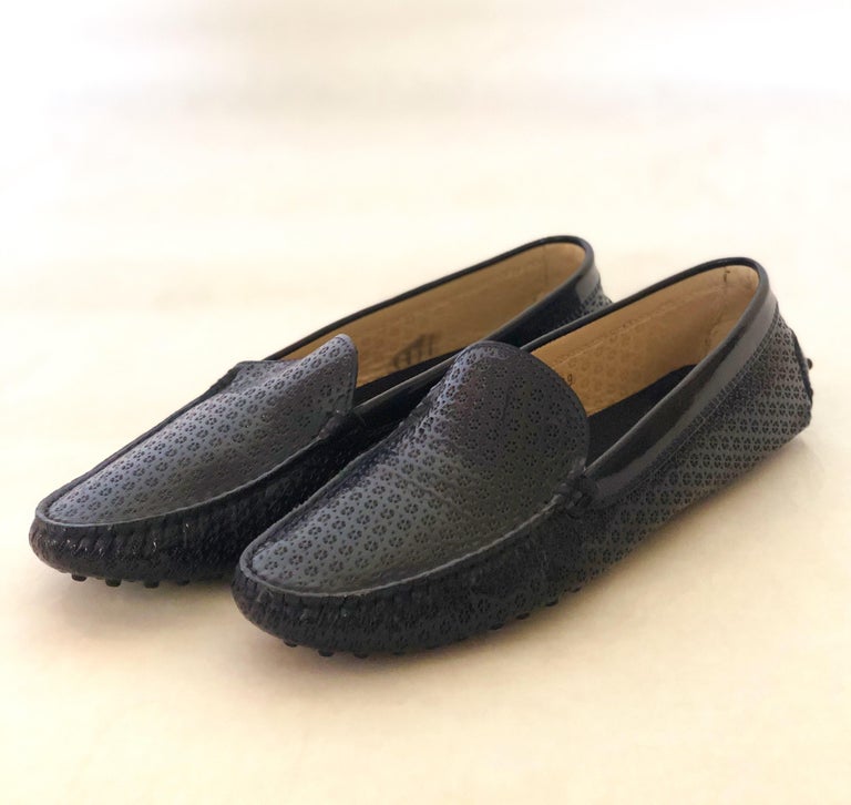 Tod's Navy Blue Patent Perforated Flower Pattern Driver / Moccasin ...