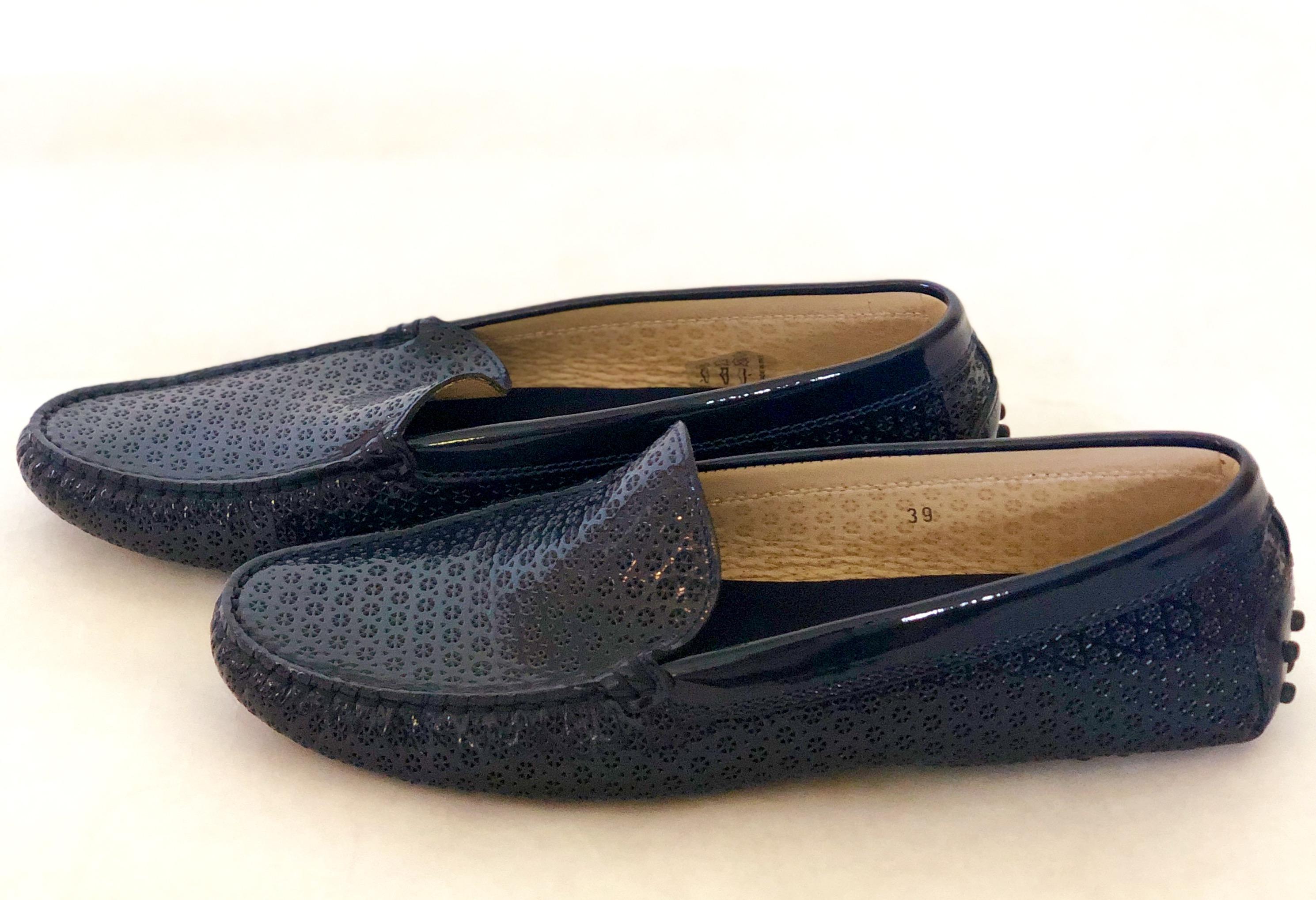 Black Tod's Navy Blue Patent Perforated Flower Pattern Driver / Moccasin Shoes  For Sale