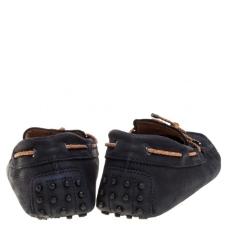 Tod's Navy Blue Suede Bow Driving Loafers Size 43 In Fair Condition For Sale In Dubai, Al Qouz 2