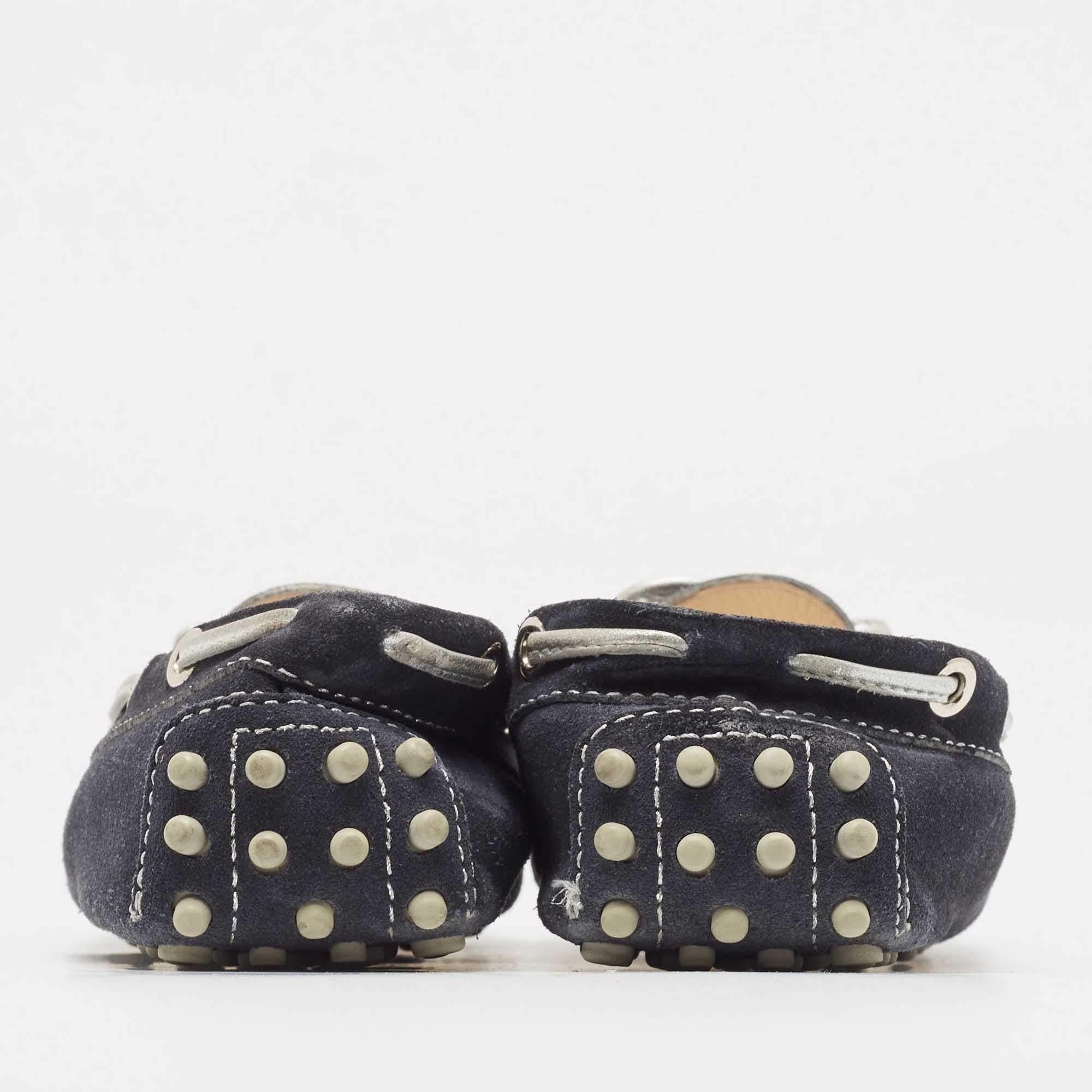 Women's Tod's Navy Blue  Suede Bow Loafers Size 36 For Sale