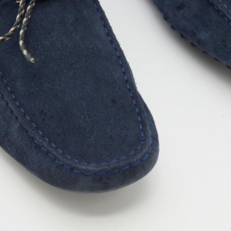 Tod's Marineblauer Slip On Loafers aus Wildleder mit Schleife Größe 42 Herren im Angebot