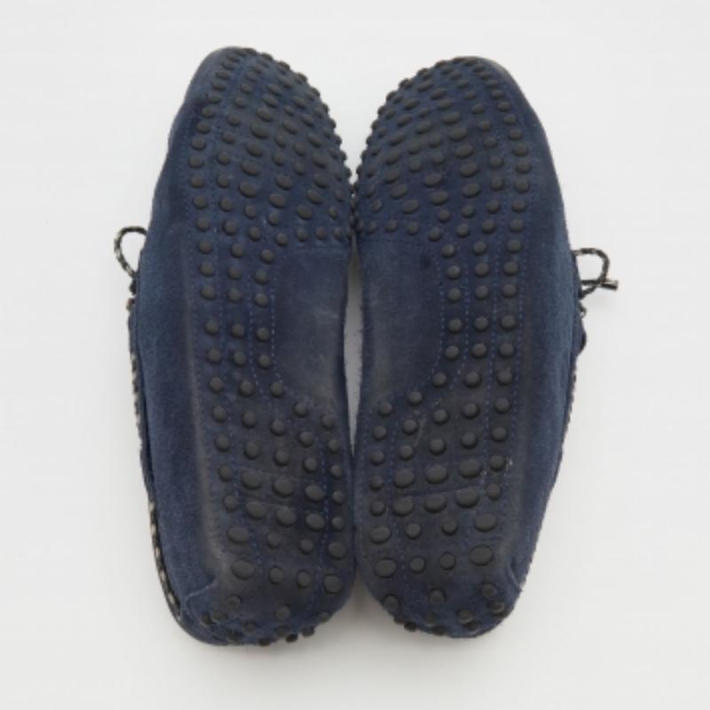 Tod's Marineblauer Slip On Loafers aus Wildleder mit Schleife Größe 42 im Angebot 2