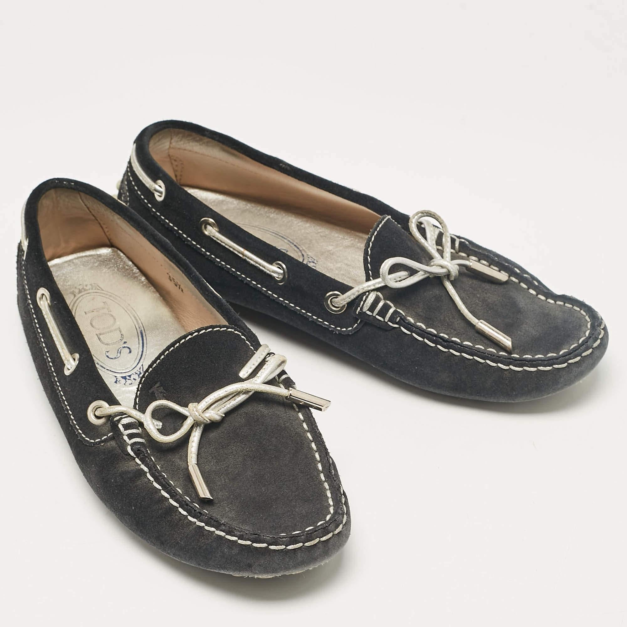 Tod's Navy Blue Suede Gommino Loafers Size 35.5 In Fair Condition For Sale In Dubai, Al Qouz 2