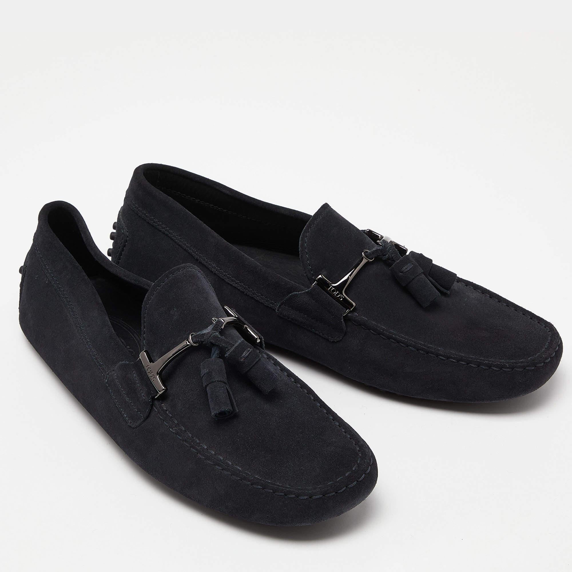 Tod's Navy Blue Suede Slip On Loafers Size 41.5 In Good Condition For Sale In Dubai, Al Qouz 2