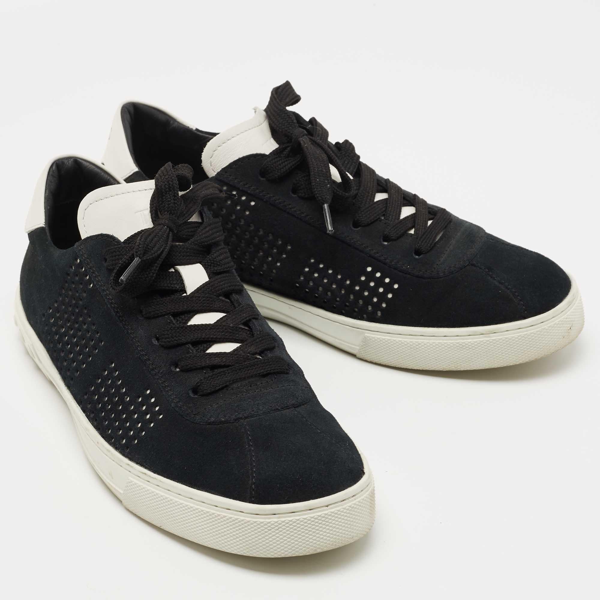 Tods Navy Blue/White Suede and Leather Low Top Sneakers Size 41.5 In Good Condition For Sale In Dubai, Al Qouz 2