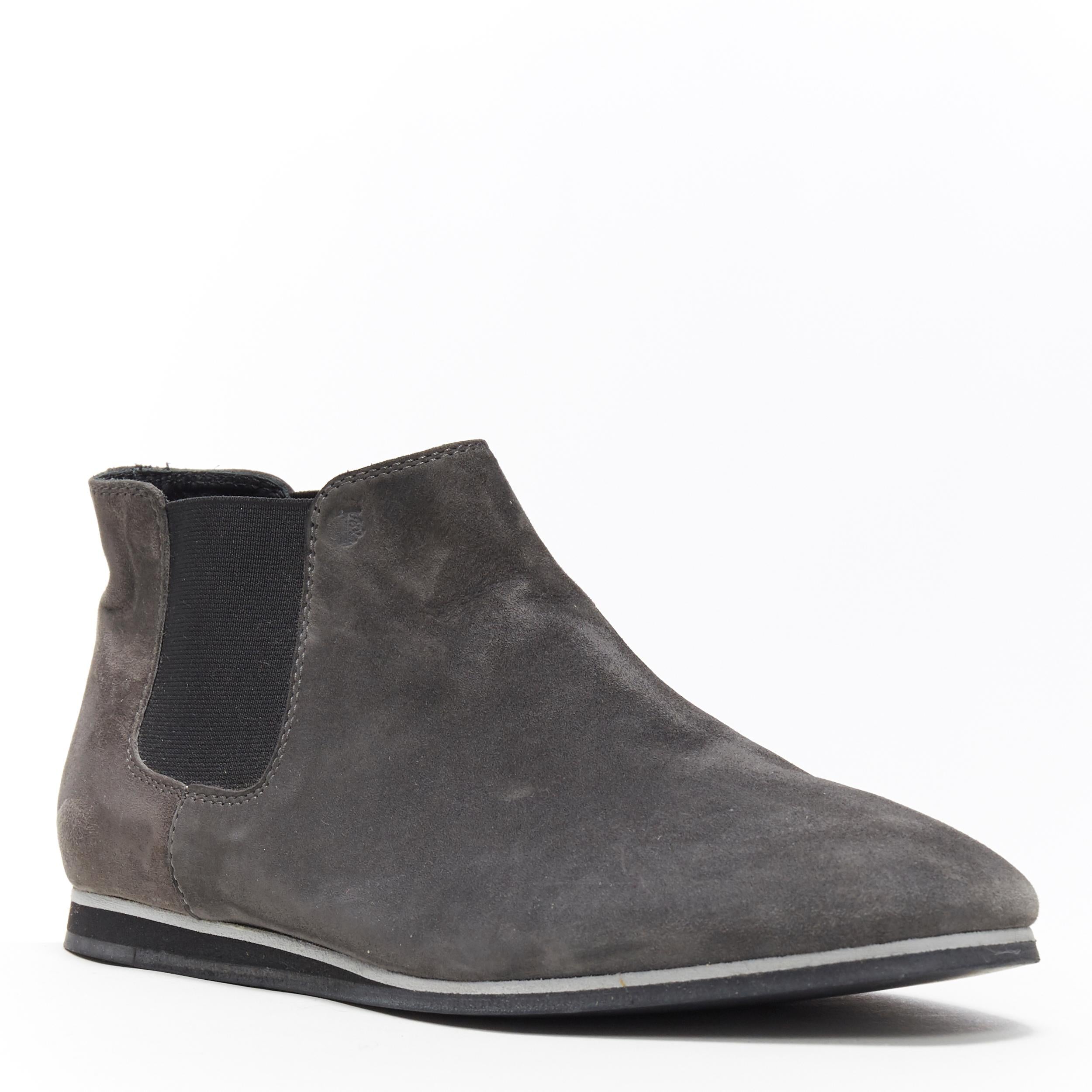 TOD'S No Code dark grey suede elastic gusset round toe flat ankle bootie EU37
Brand: Tod's
Model Name / Style: Ankle boots
Material: Suede
Color: Grey
Pattern: Solid
Closure: Slip on
Lining material: Leather
Extra Detail: Pull tab stitched on inner