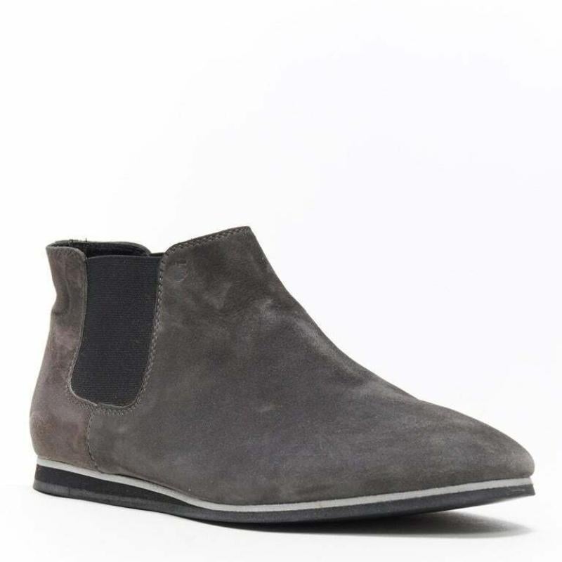TOD'S No Code dark grey suede elastic gusset round toe flat ankle bootie EU37
Reference: LNKO/A01381
Brand: Tod's
Material: Suede
Color: Grey
Pattern: Solid
Closure: Slip On
Lining: Leather
Extra Details: Pull tab stitched on inner lining at