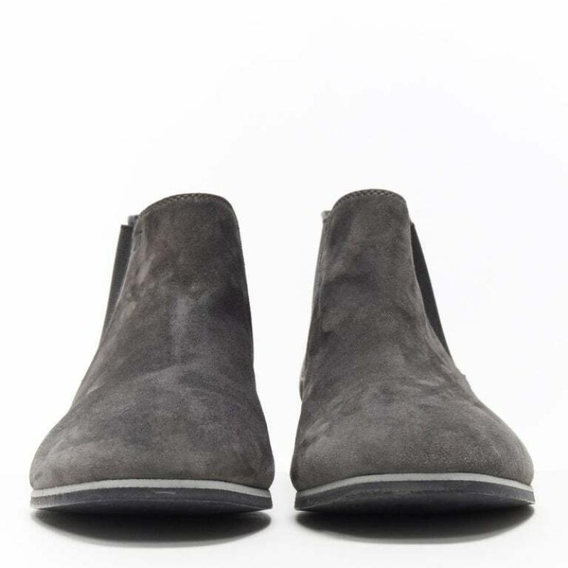TOD'S No Code dark grey suede elastic gusset round toe flat ankle bootie EU37 In Good Condition For Sale In Hong Kong, NT