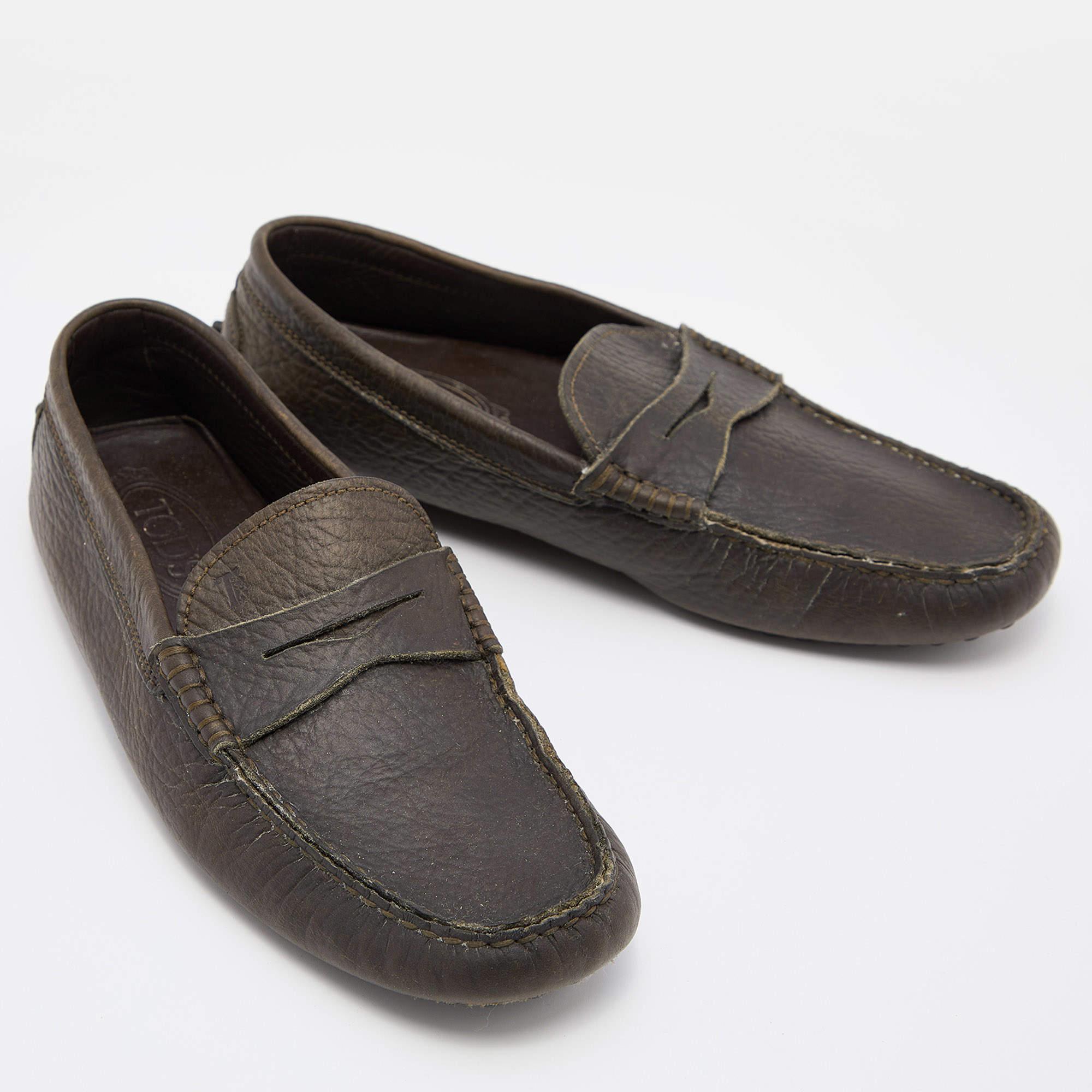 Tod's Olive Green Leather Penny Slip On Loafers Size 40 In Good Condition For Sale In Dubai, Al Qouz 2
