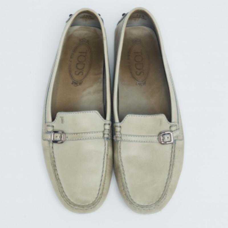 Tod's Olive Green Leather Slip On Loafers Size 39.5 In Fair Condition In Dubai, Al Qouz 2