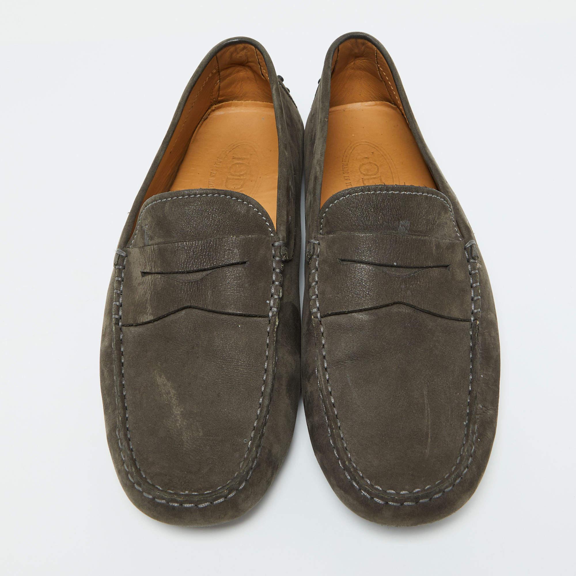 Black Tod's Olive Green Nubuck Leather Gommino Loafers 41.5 For Sale