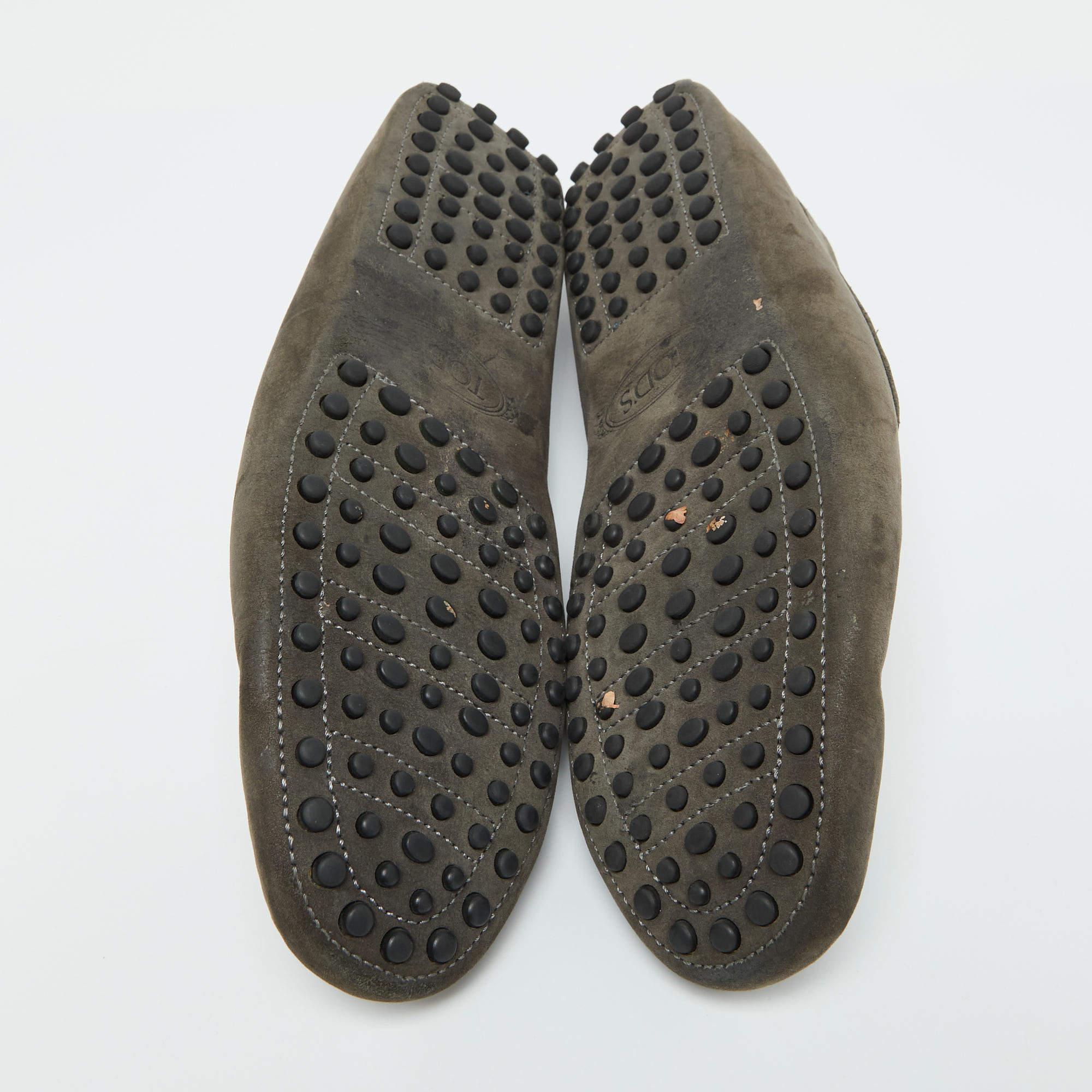 Tod's Olive Green Nubuck Leather Gommino Loafers 41.5 For Sale 1