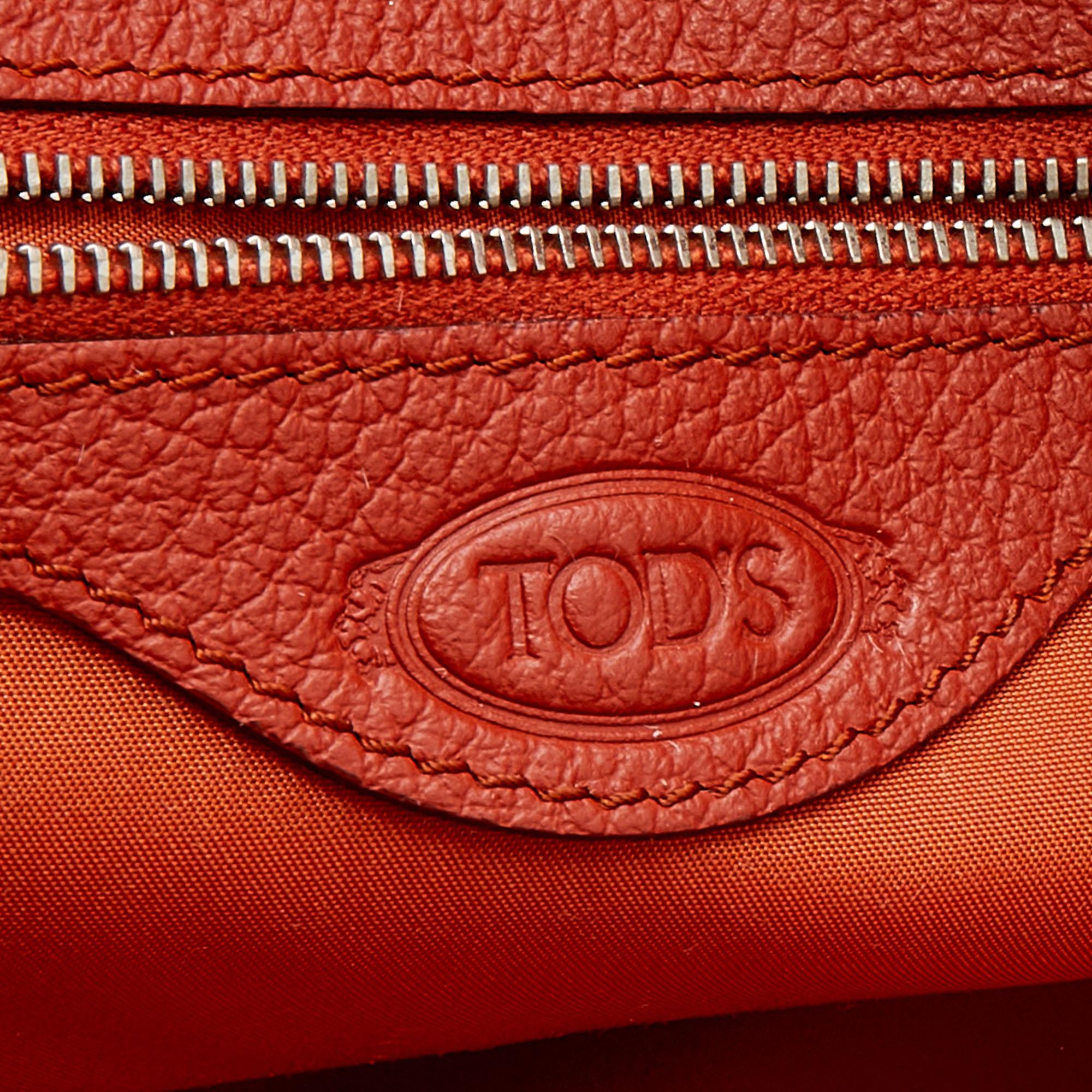 Tod's Orange Leather Zip Tote In Good Condition In Dubai, Al Qouz 2