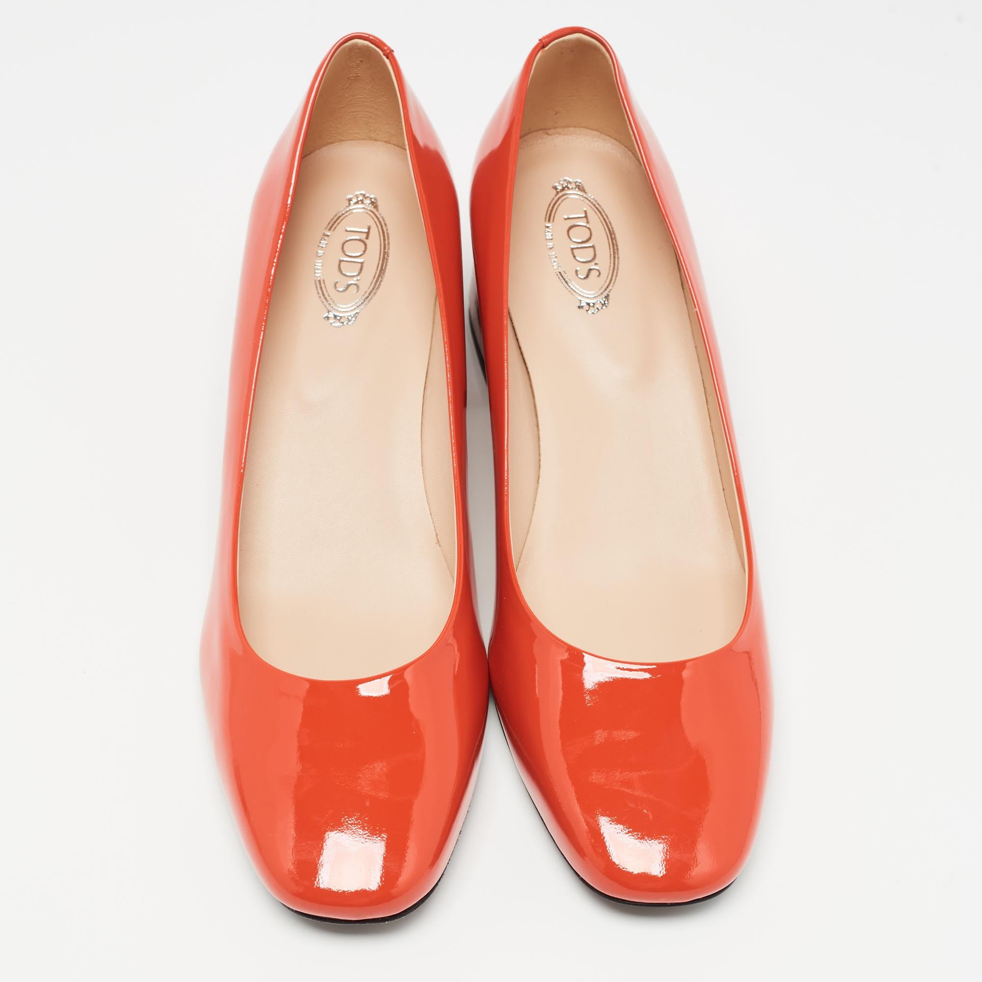 Arancia Pumps con tacco a blocco in pelle verniciata arancione di Tod's misura 38,5 in vendita