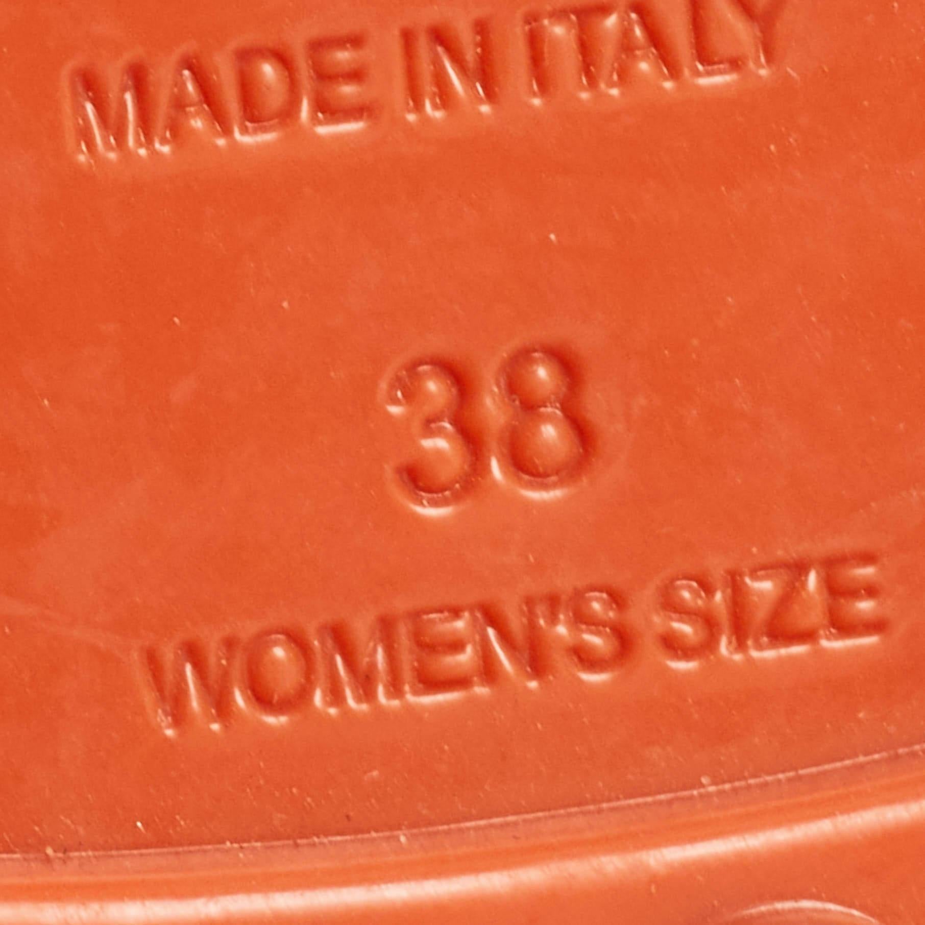 Tod's Sandali piatti in gomma arancione taglia 38 in vendita 3