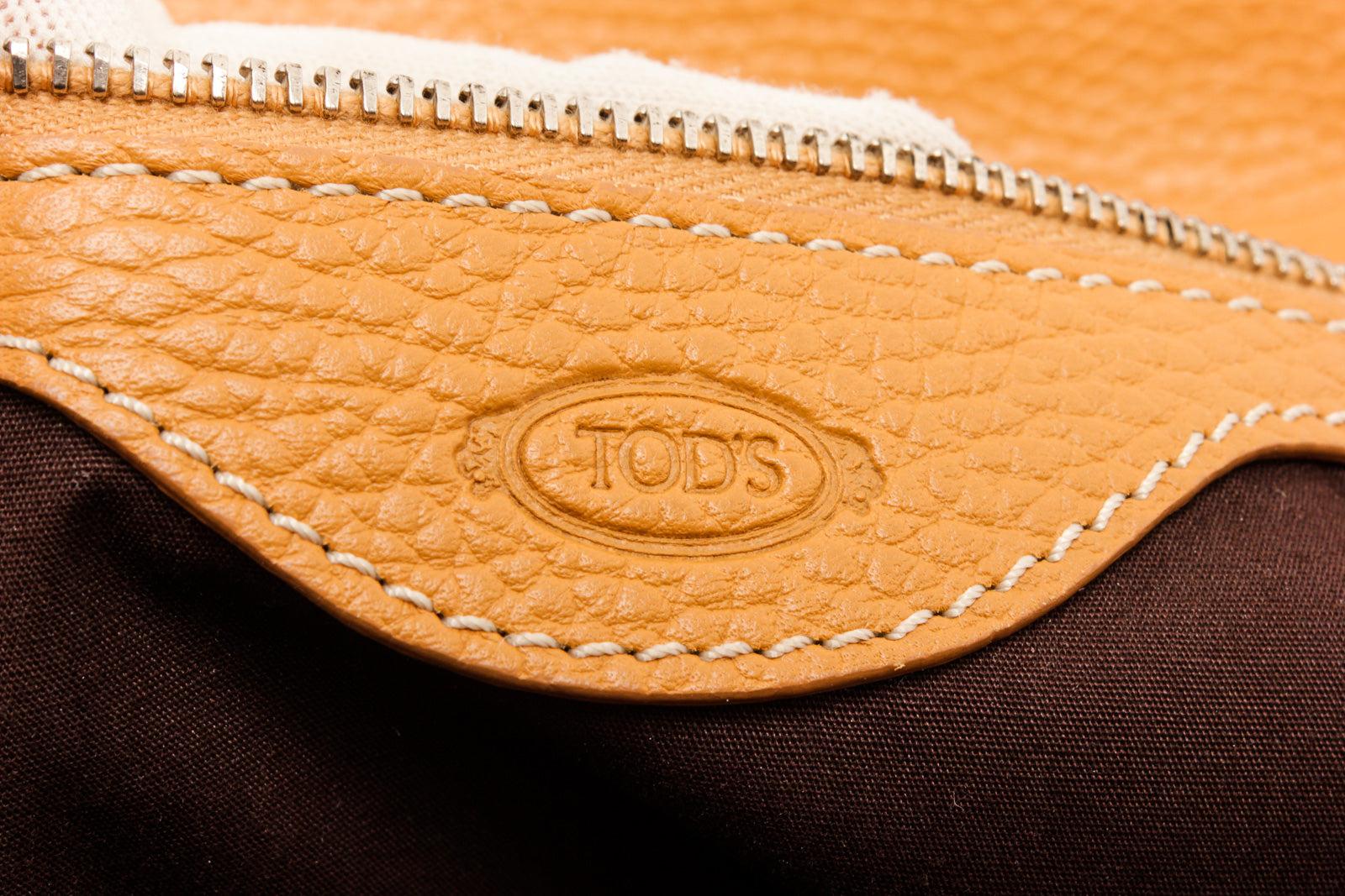 Tods Orange Kleine Leder-Umhängetasche mit goldfarbenen Beschlägen, Lederbesatz im Angebot 2