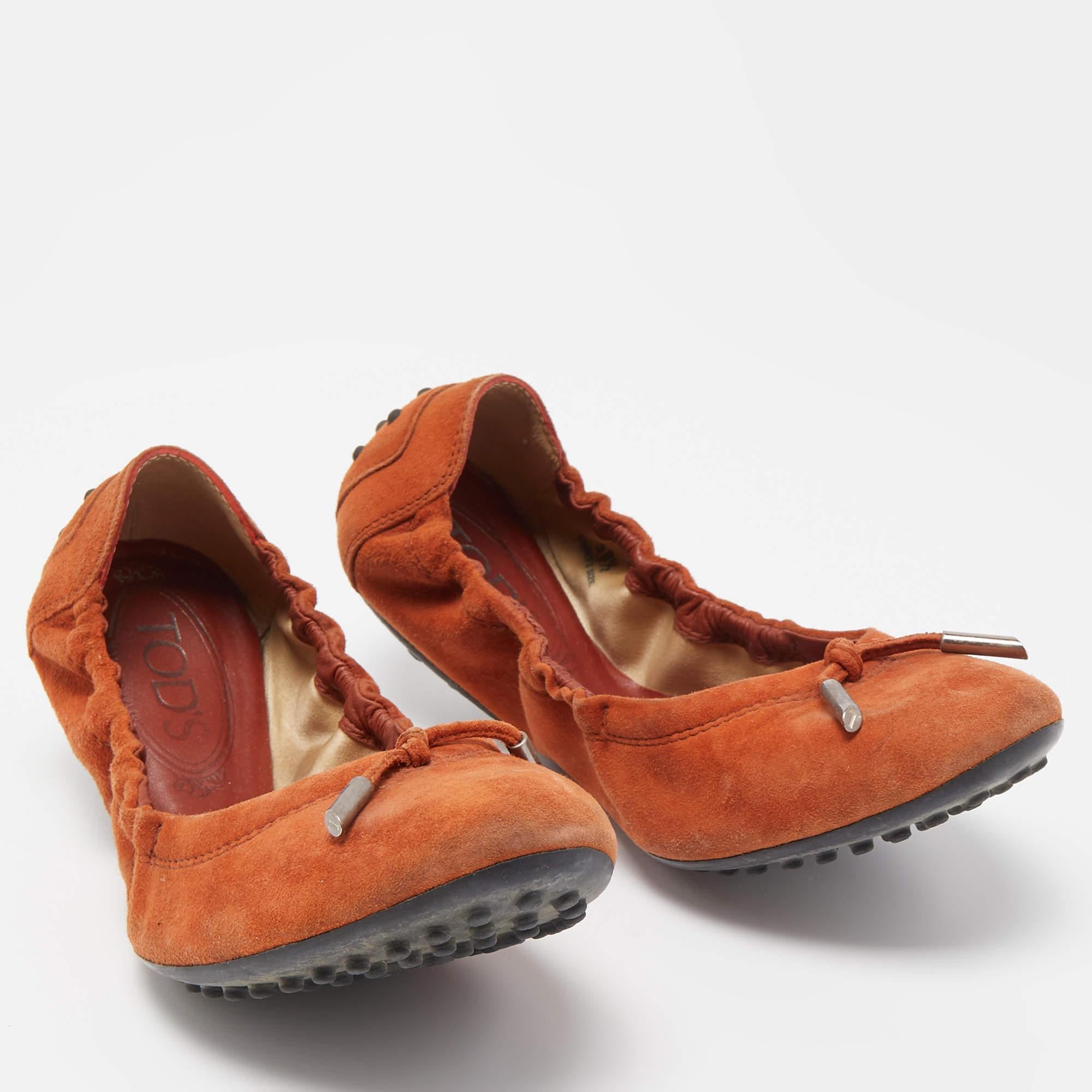 Women's Tod's Orange Suede Scrunch Ballet Flats Size 38.5 For Sale