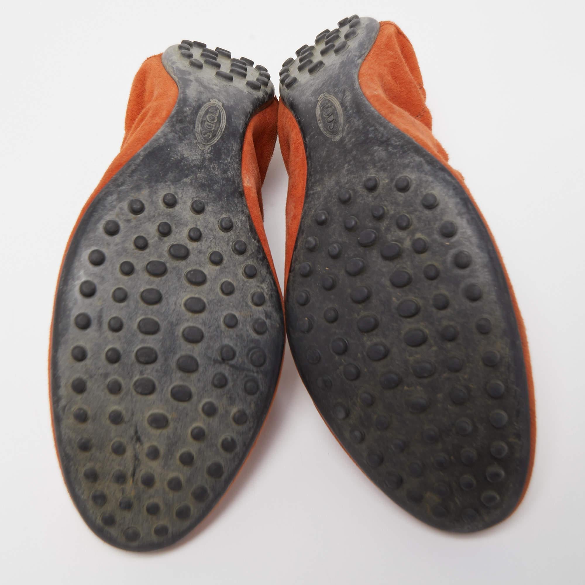 Tod's Orange Suede Scrunch Ballet Flats Size 38.5 For Sale 2