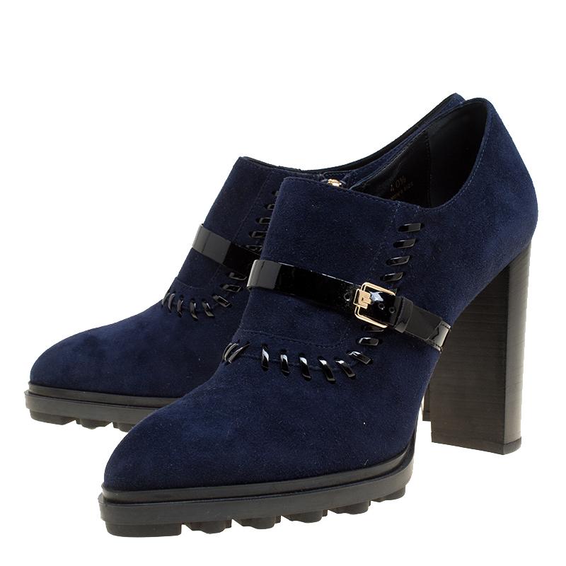 Tod's Oxford Blue Suede Block Heel Ankle Booties Size 40.5 In New Condition In Dubai, Al Qouz 2