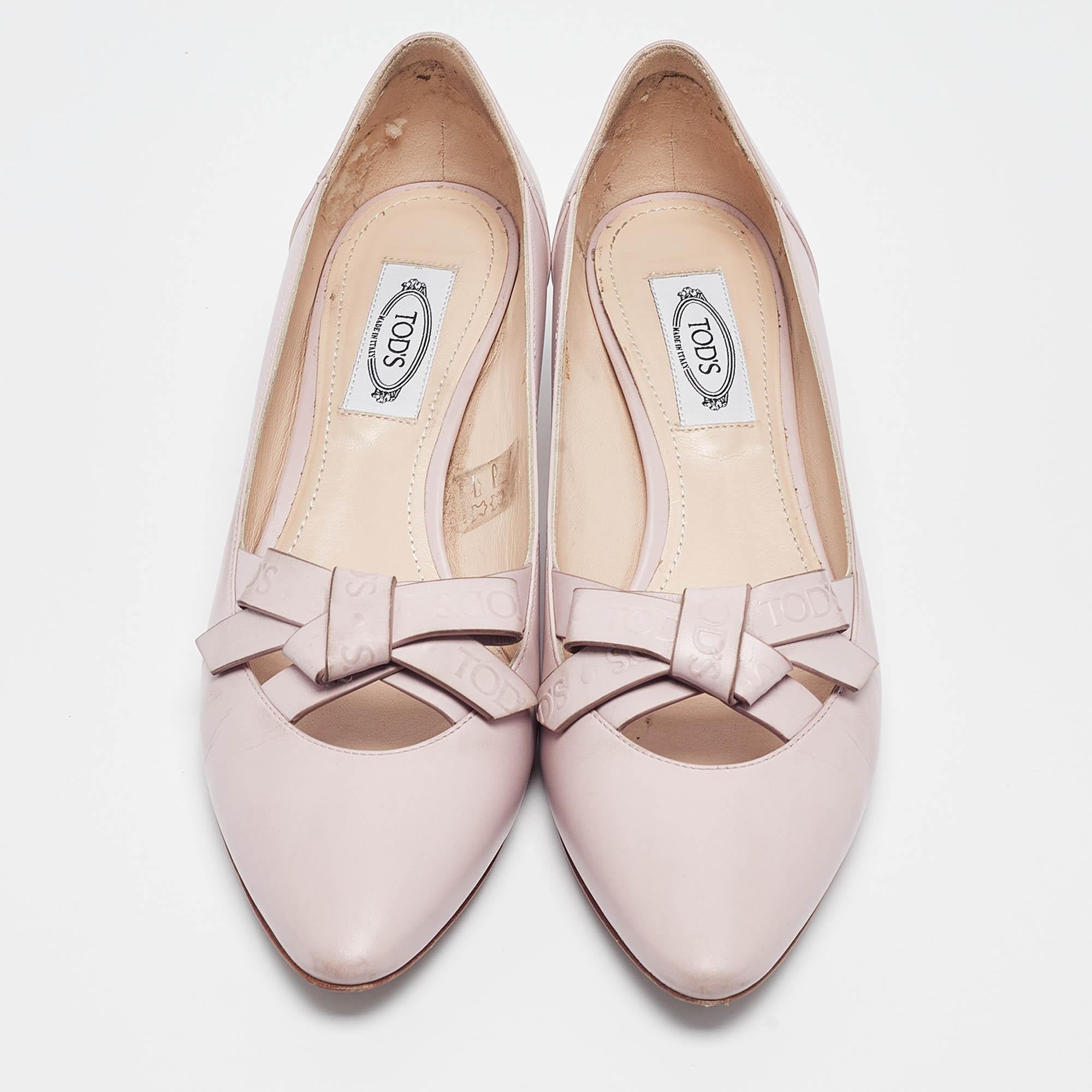 Bombas Tod's de piel rosa con lazo y tacón bloque talla 37.5 Gris en venta