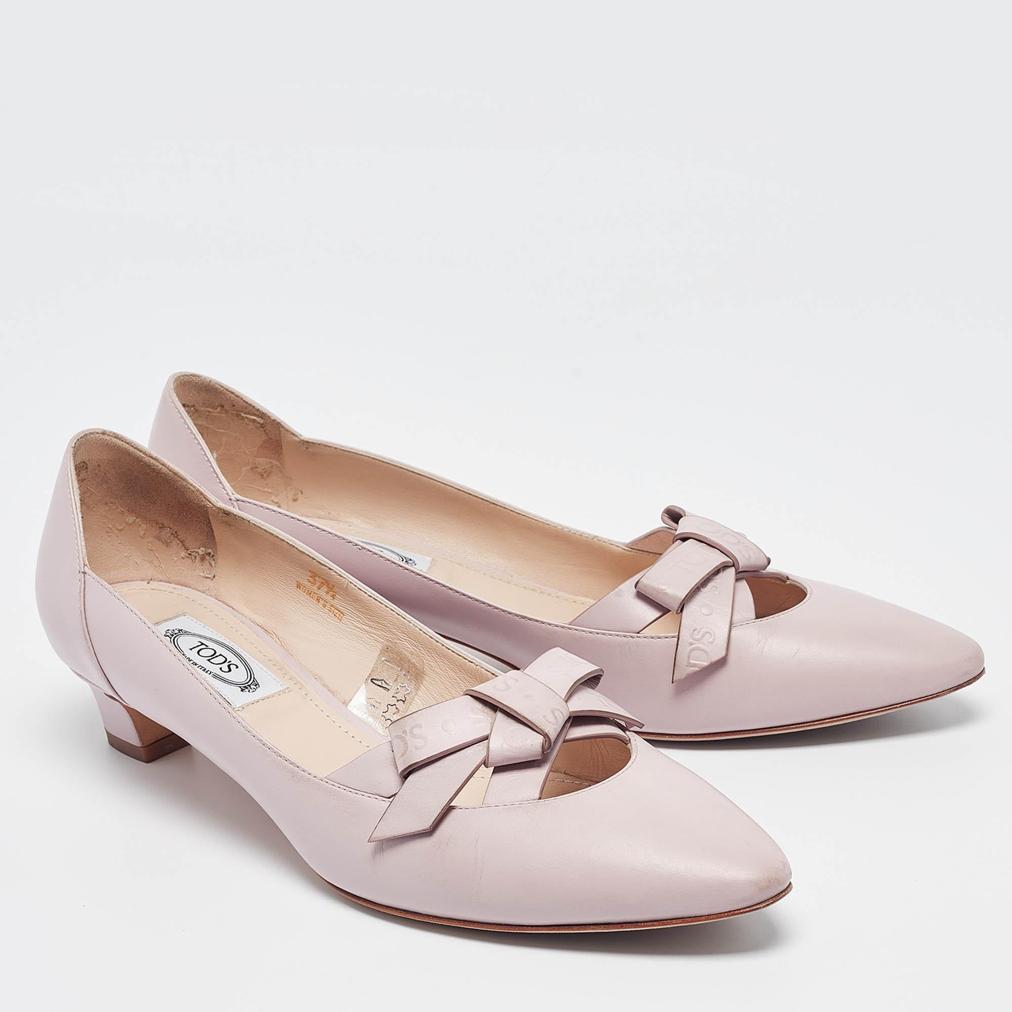 Bombas Tod's de piel rosa con lazo y tacón bloque talla 37.5 en Bastante bueno estado para la venta en Dubai, Al Qouz 2